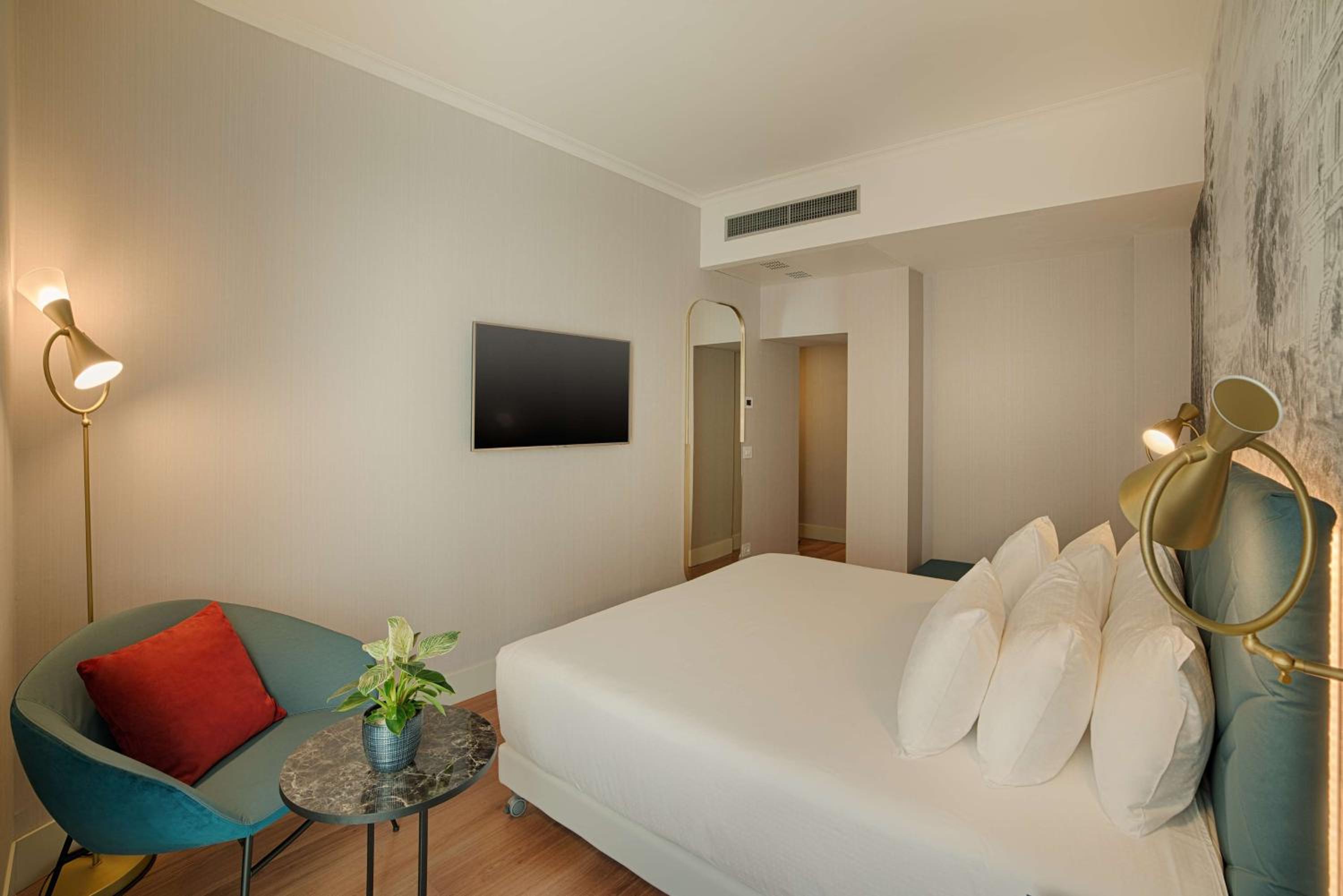 Suite with 2 Adults+1 Child Occupancy and Extra Bed (Non Smoking)