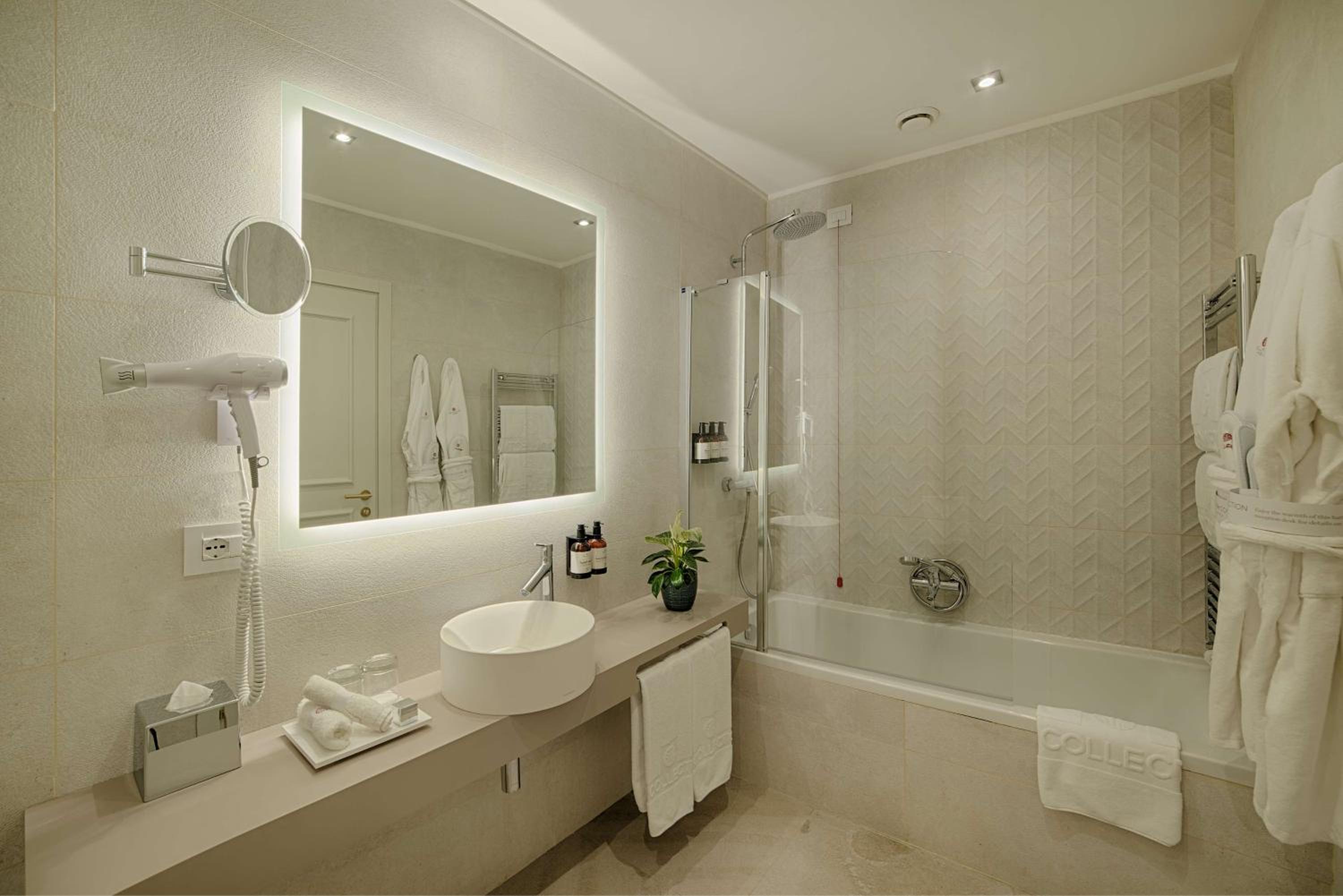 Suite with 2 Adults+1 Child Occupancy and Extra Bed (Non Smoking) thumbnail 6