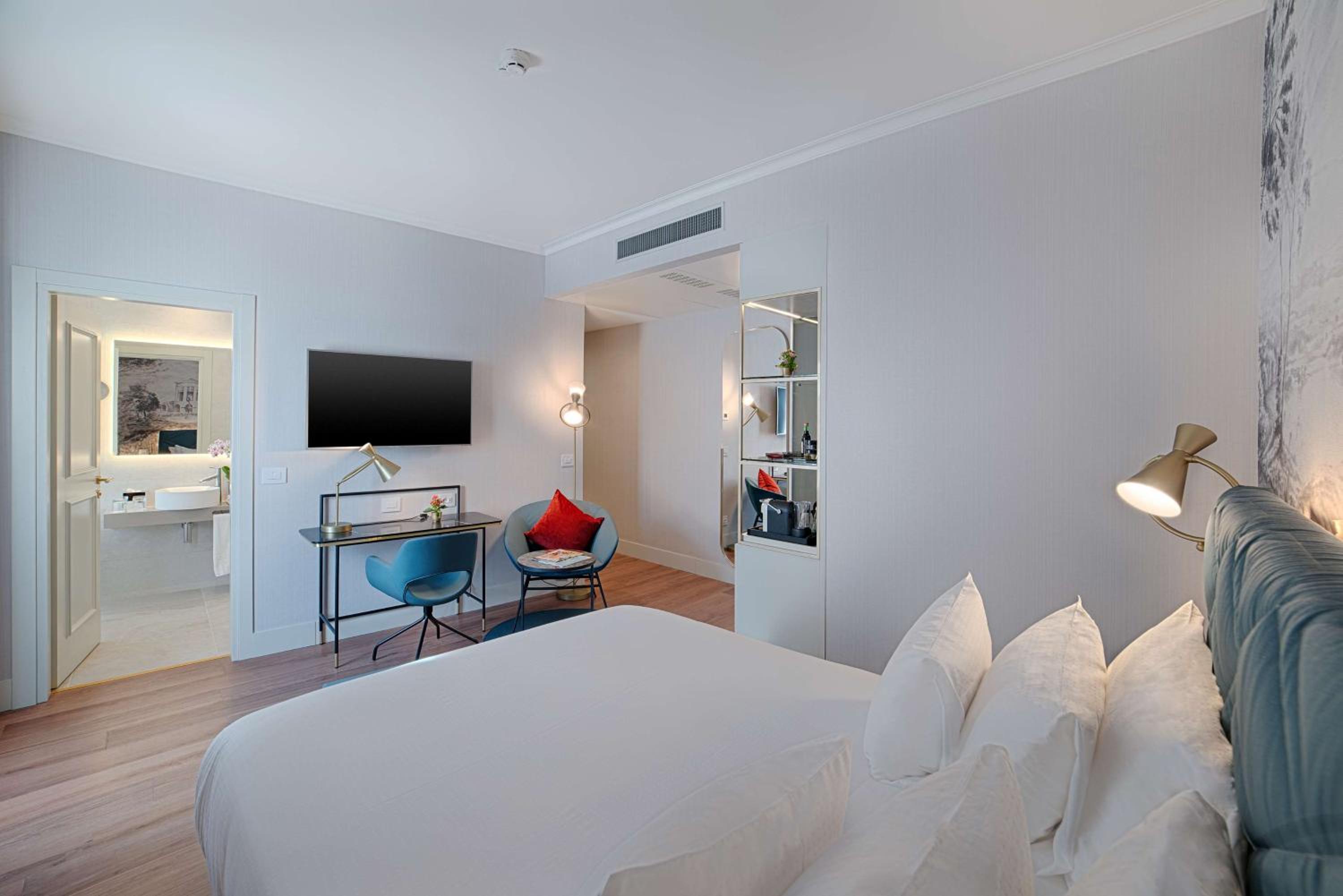 Superior Double Or Twin Room Dinner Package thumbnail 6