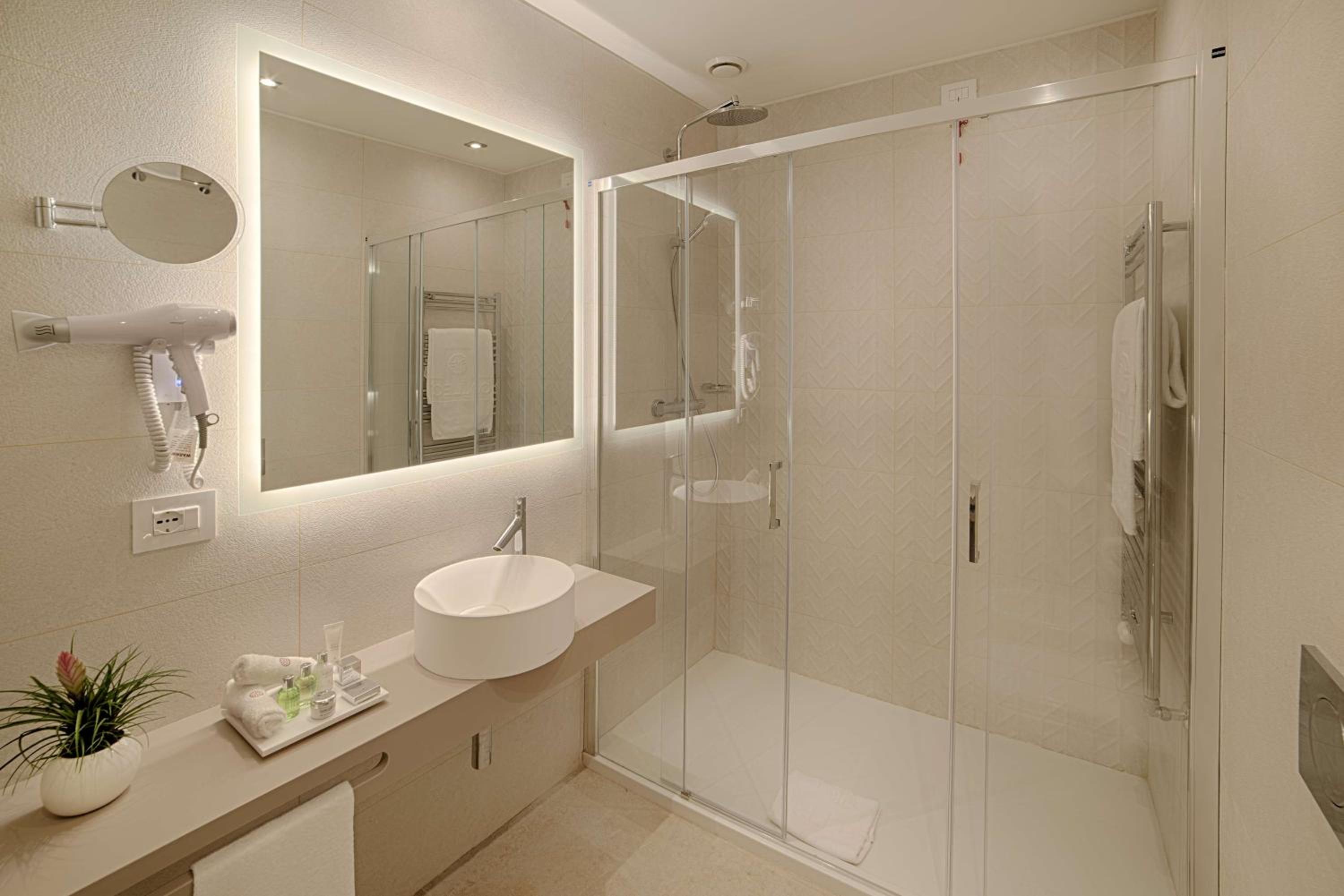 Imperial Suite (Non Smoking) - Photo 2