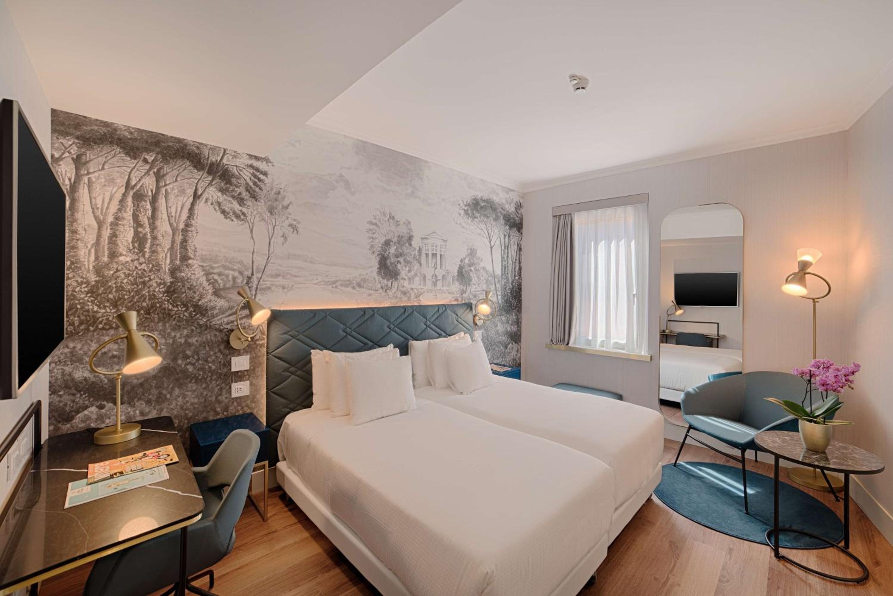 Superior Twin Room with View thumbnail 6