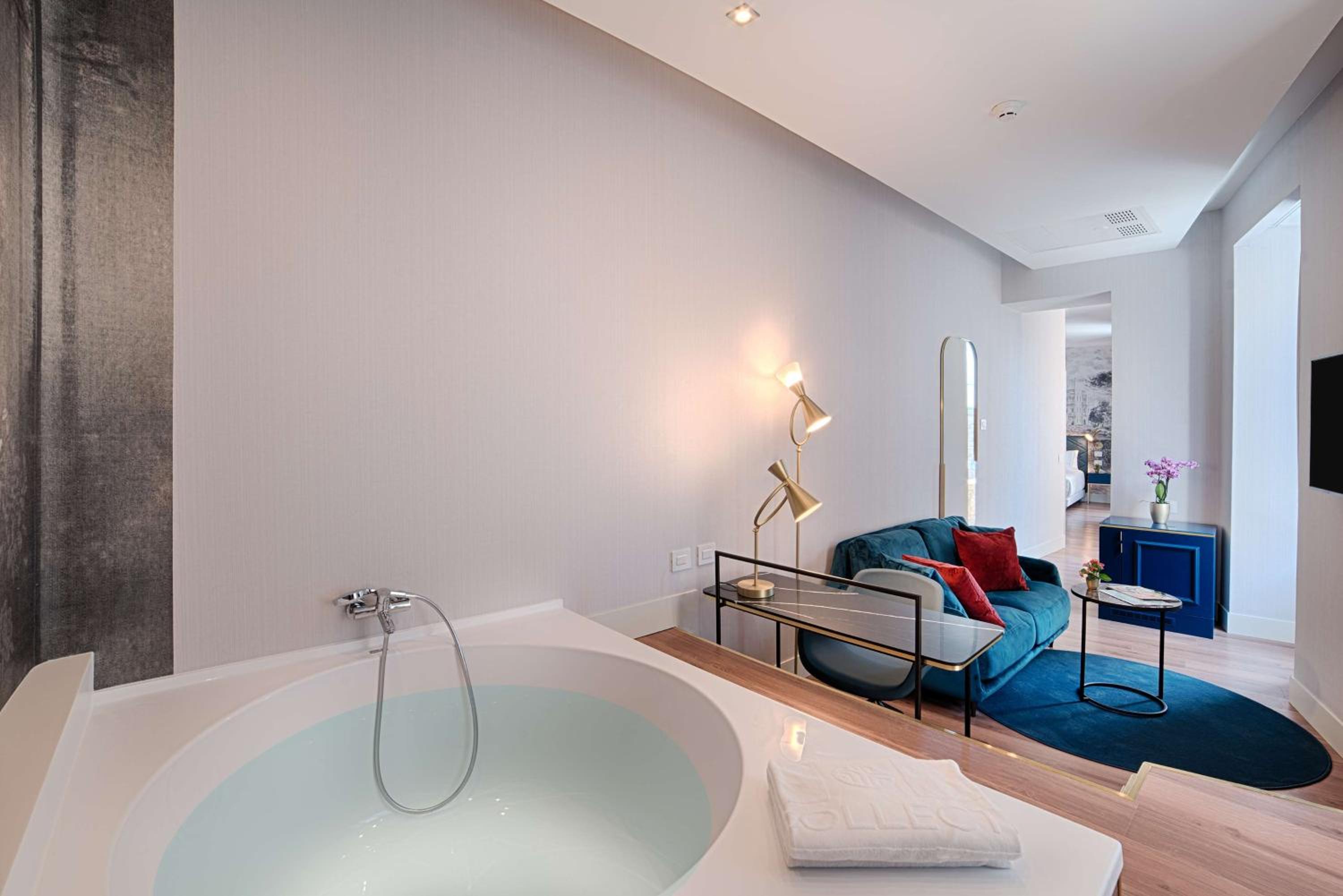 Imperial Suite (Non Smoking) - Photo 3