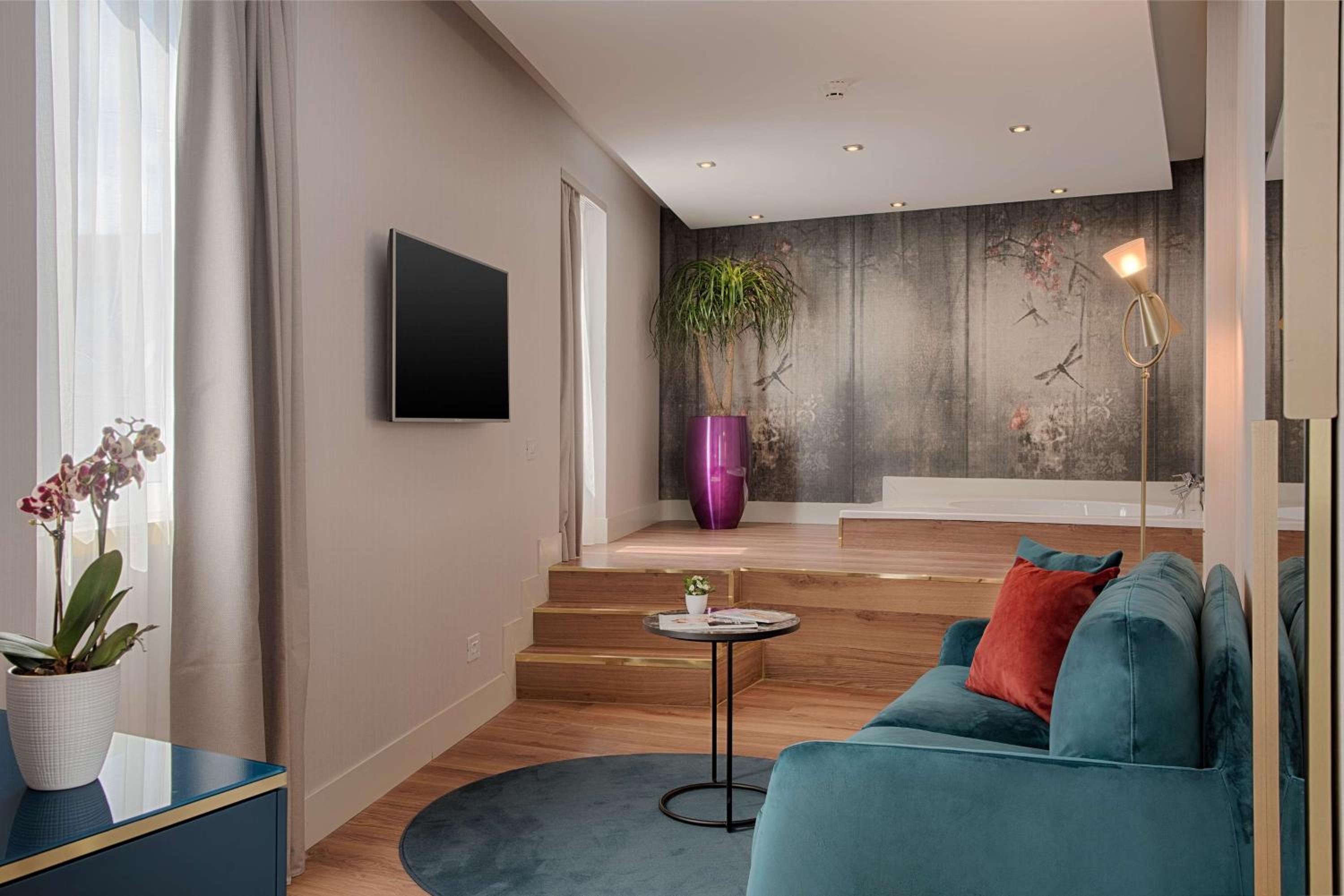 Imperial Suite (Non Smoking) - Photo 4