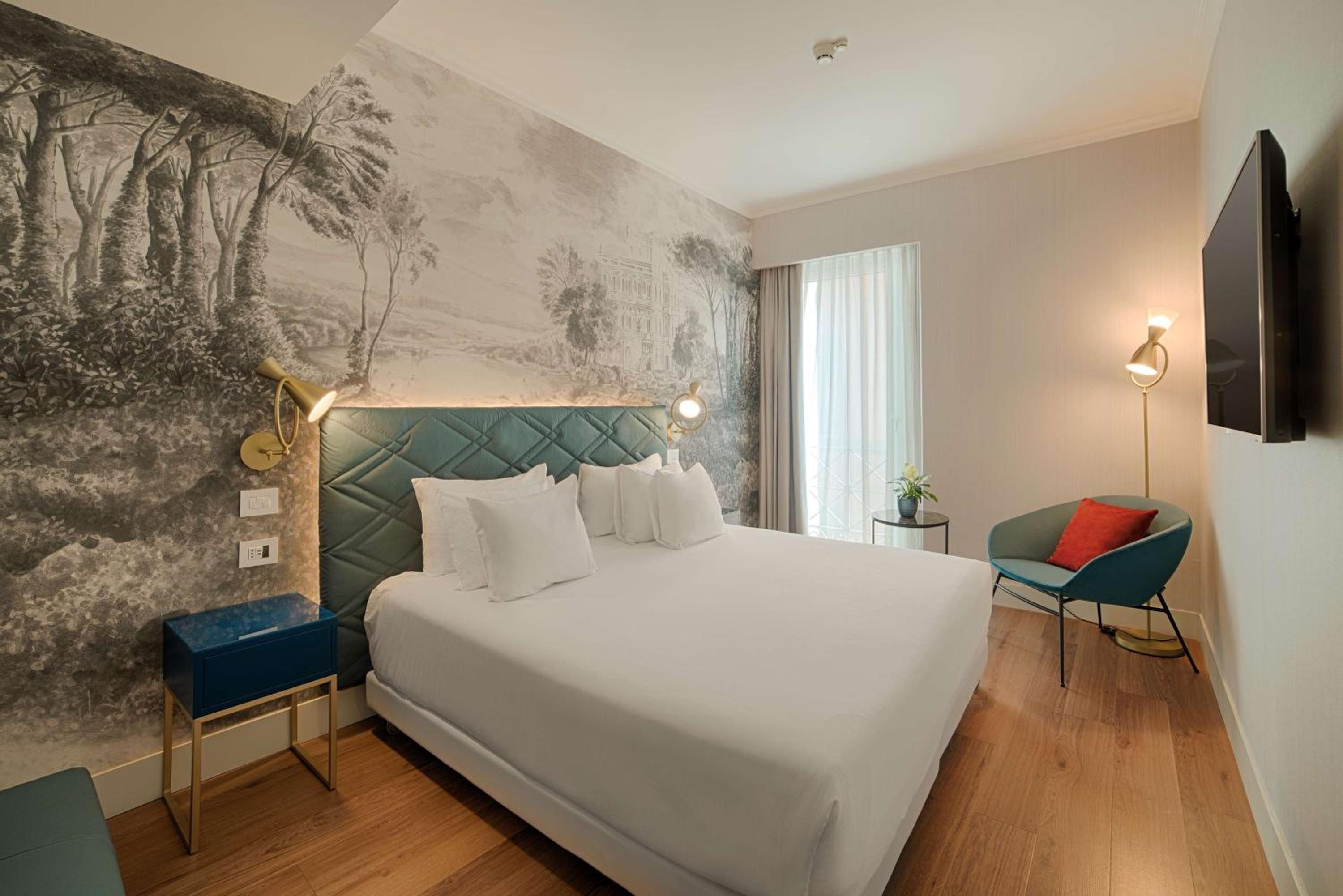 Suite with 2 Adults+1 Child Occupancy and Extra Bed (Non Smoking) thumbnail 5