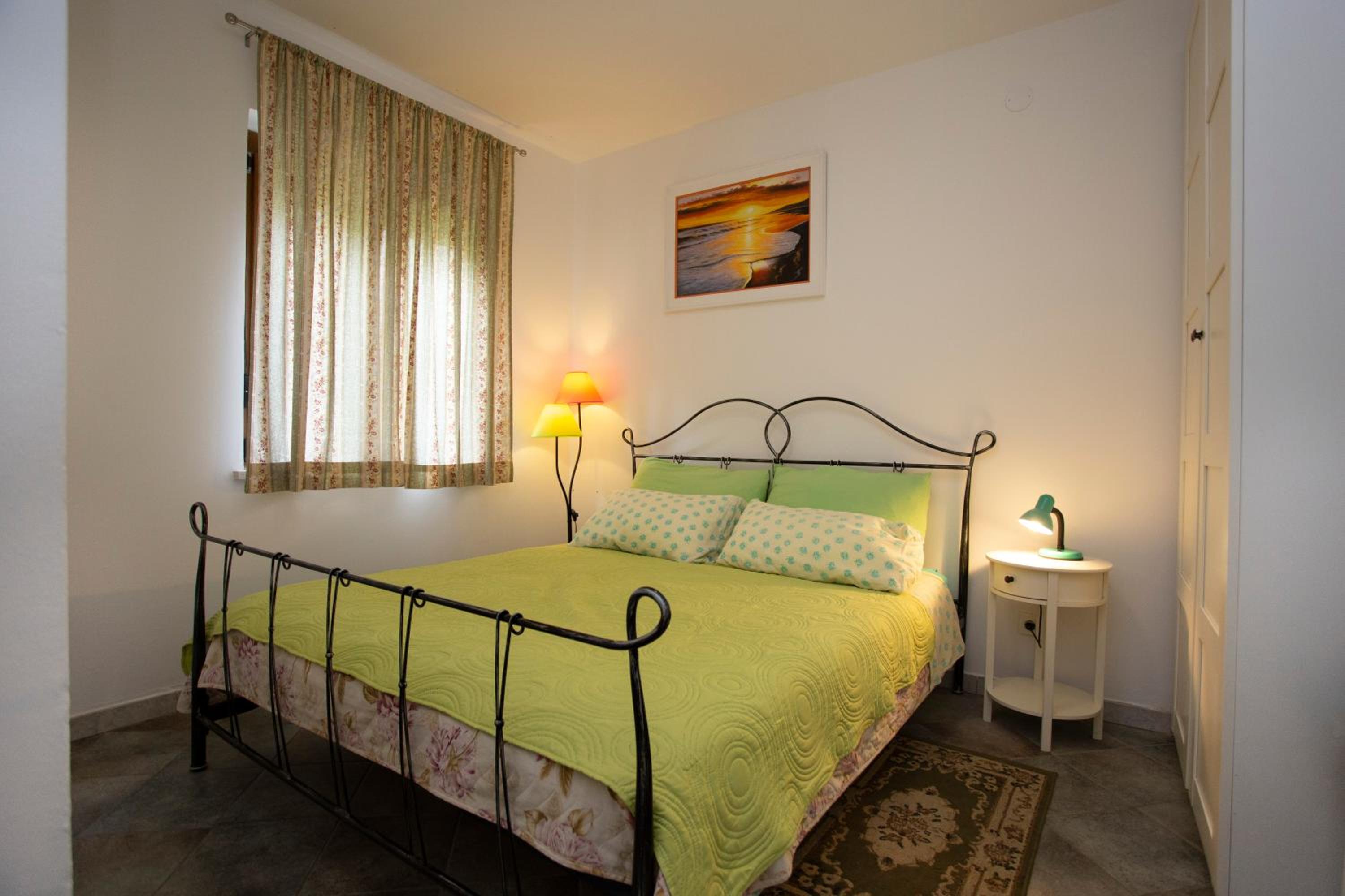 One-Bedroom Apartment with Terrace - Photo 34