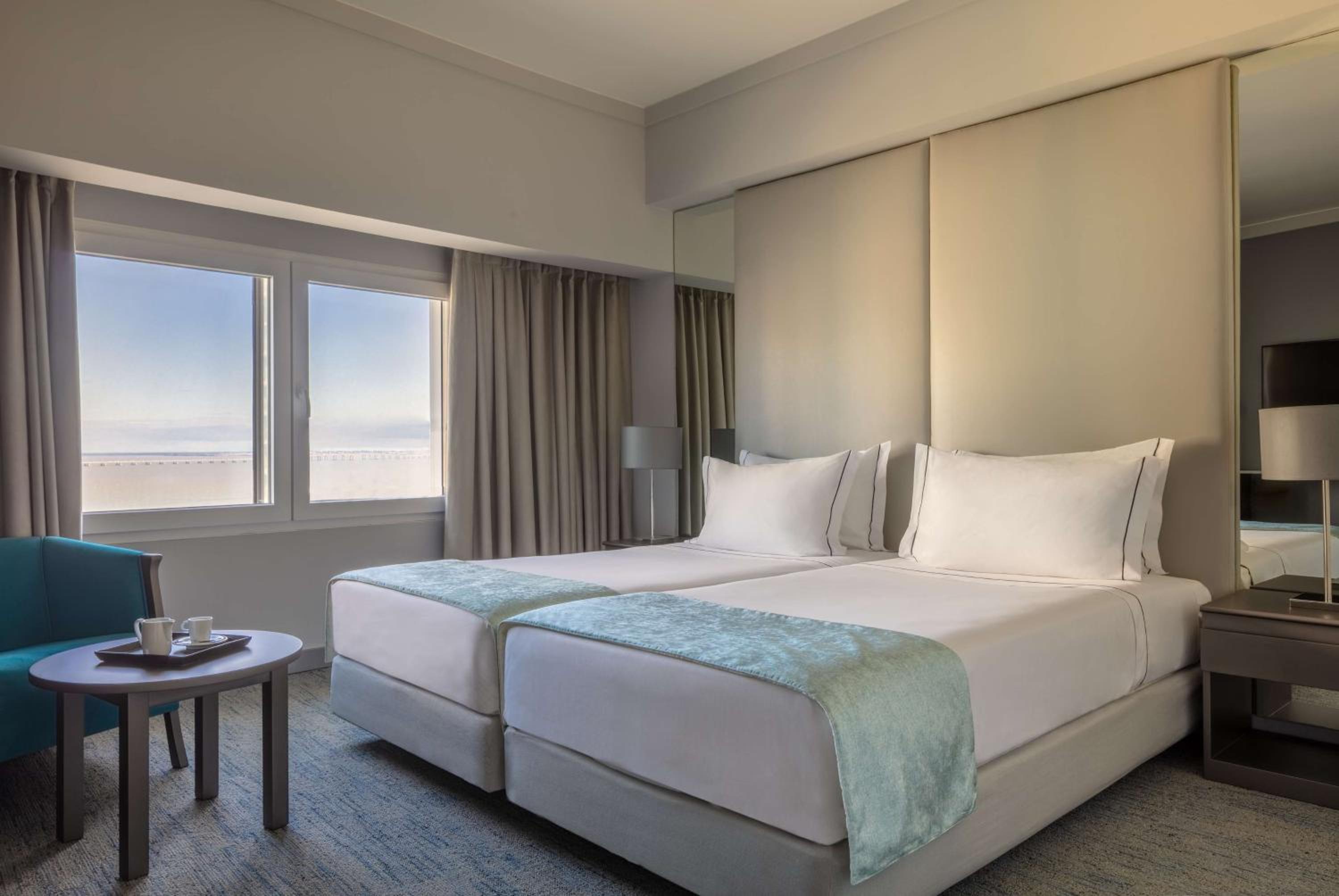 Superior Double Or Twin Room With River View thumbnail 6