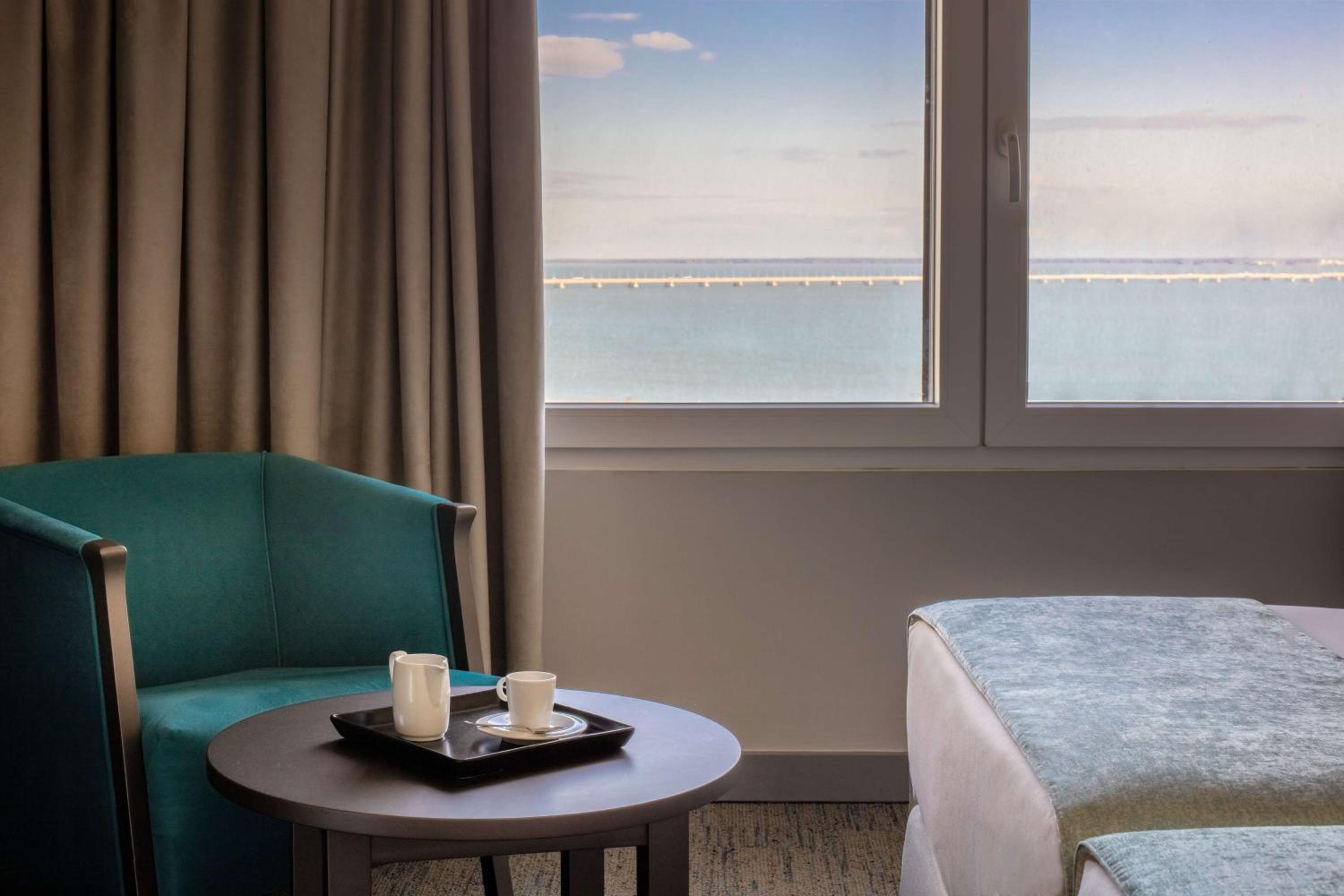 Superior Double Or Twin Room With River View thumbnail 5