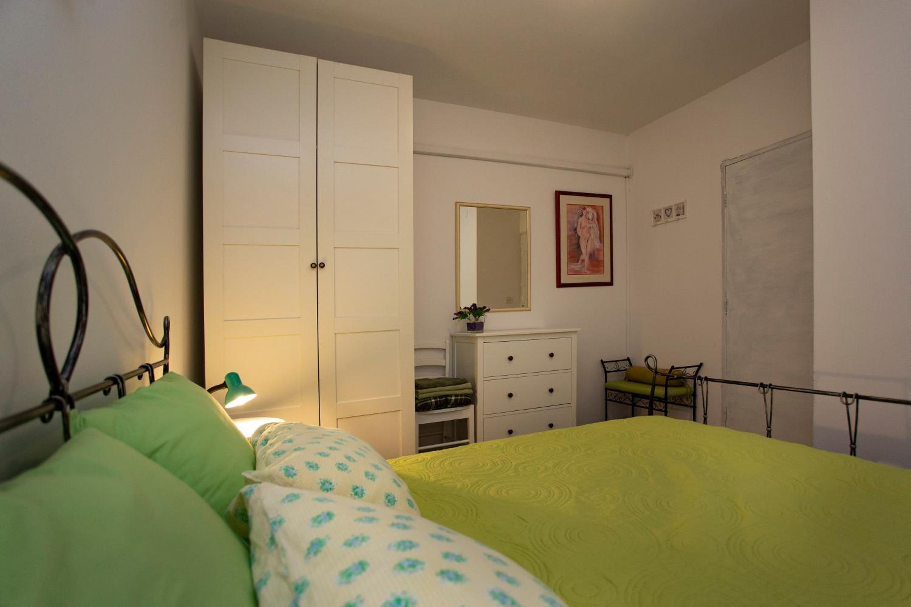 One-Bedroom Apartment with Terrace - Photo 3