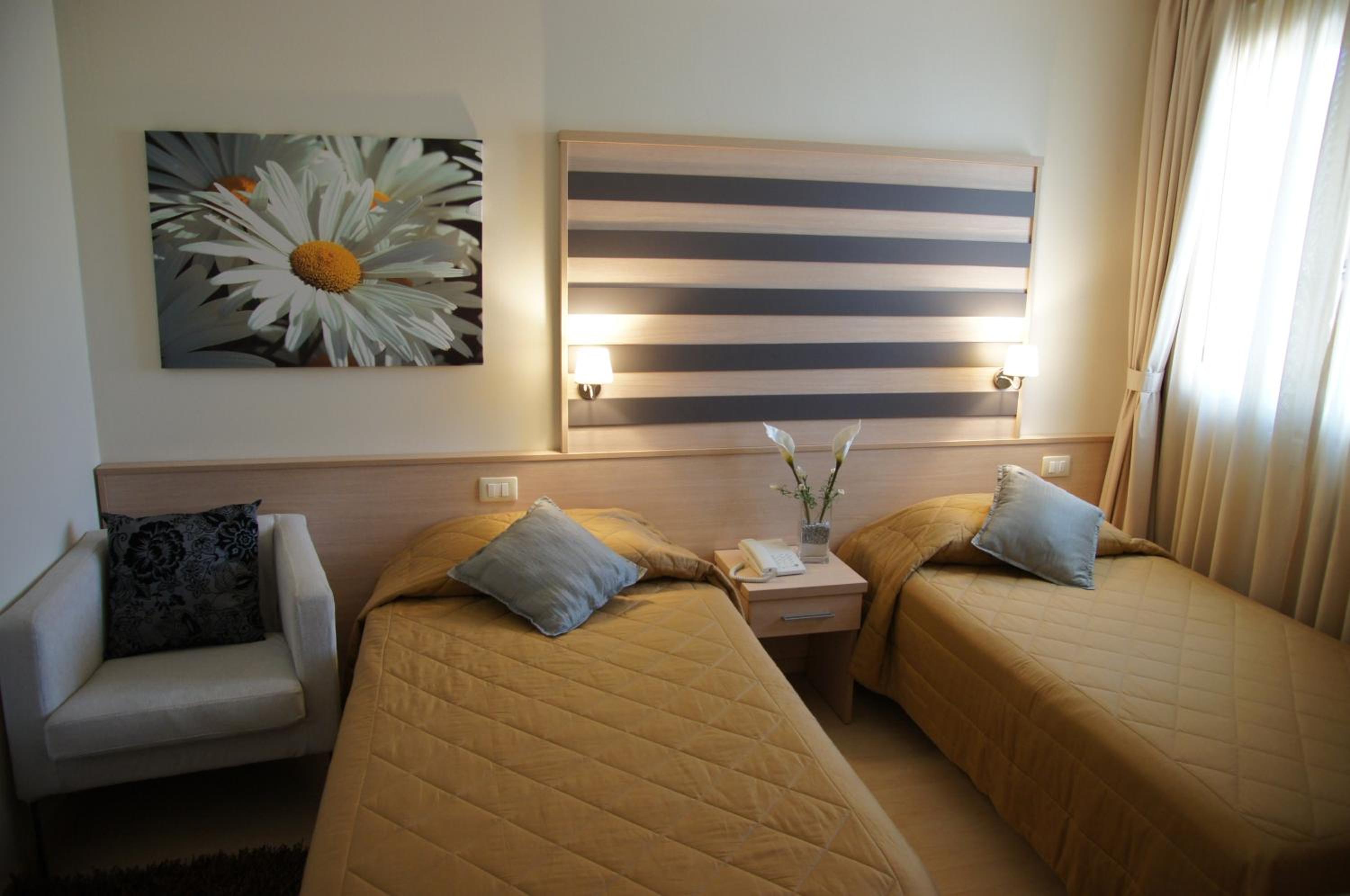 Double Room - Photo 5