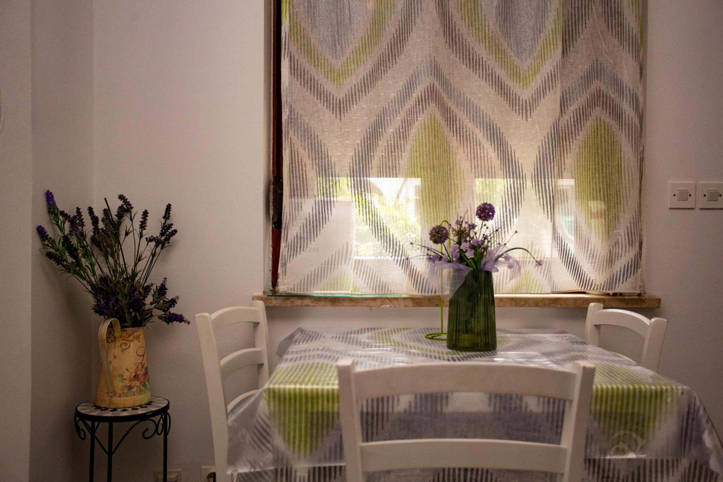 One-Bedroom Apartment with Terrace - Photo 7