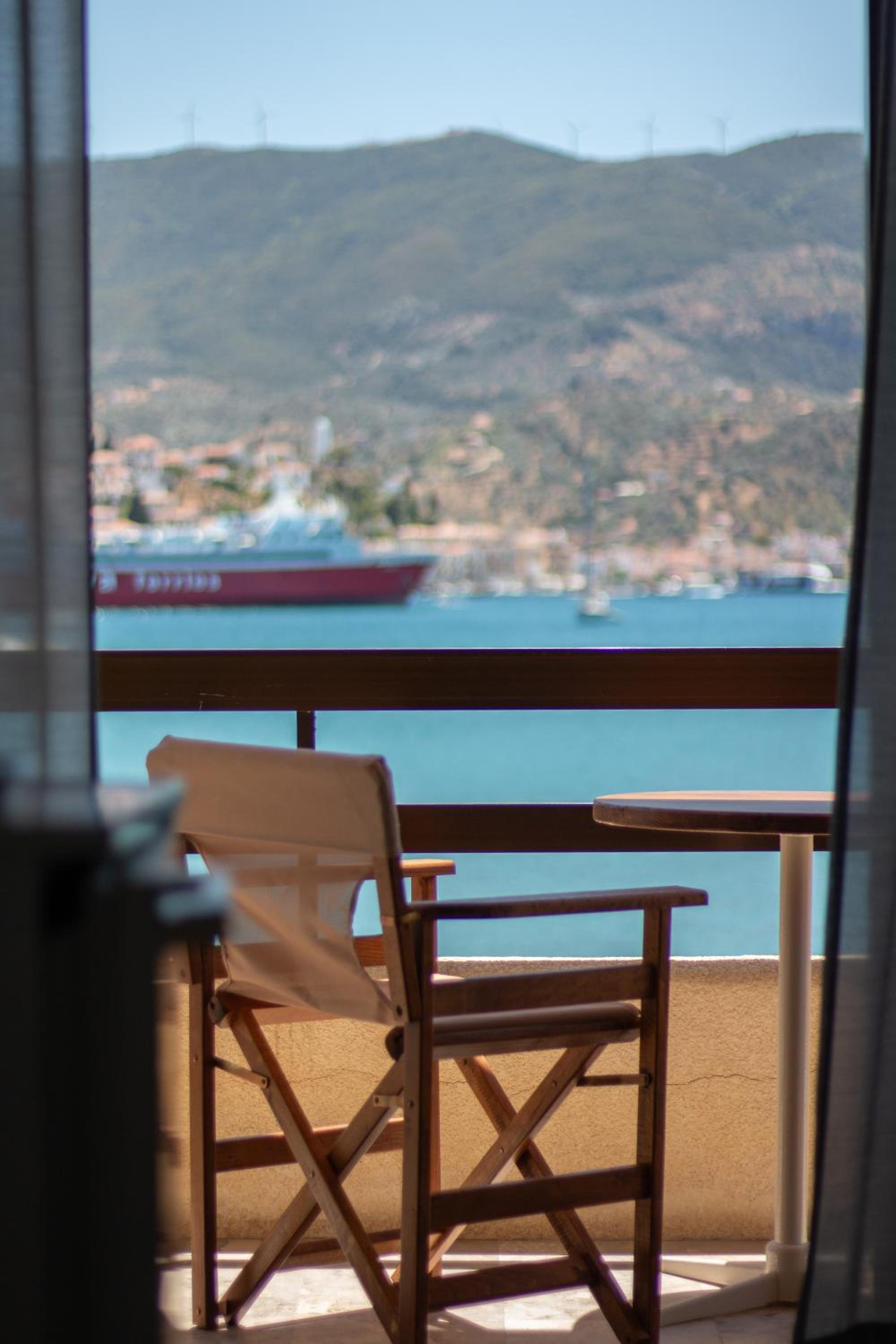 Quadruple Room with Sea View - Photo 3