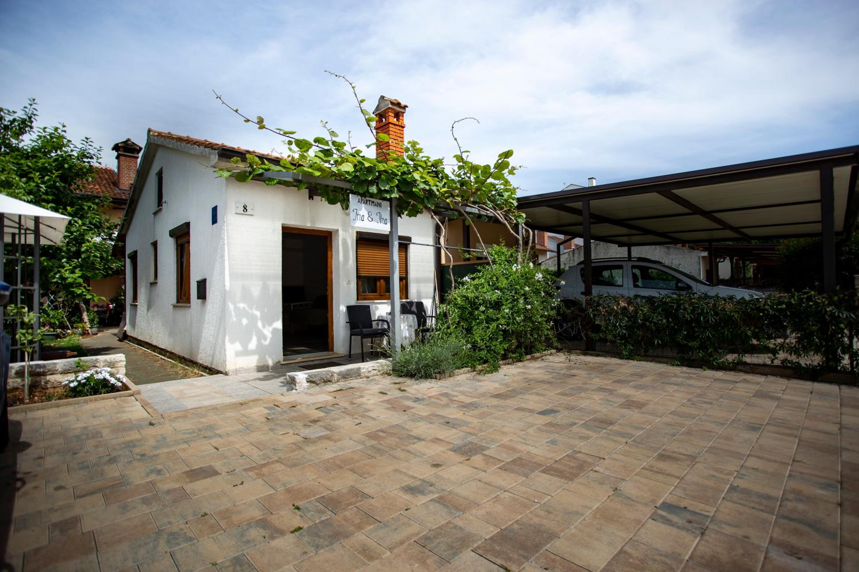 One-Bedroom Apartment with Terrace - Photo 10
