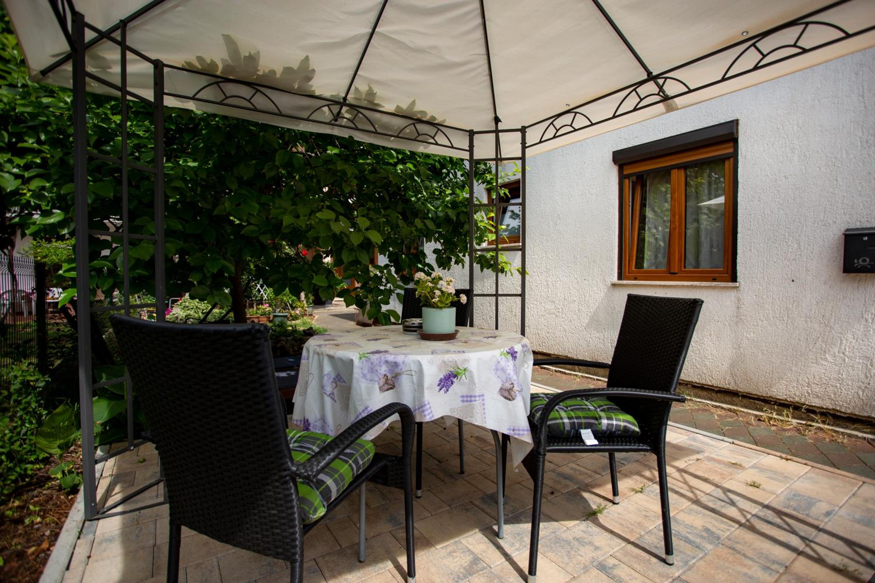 One-Bedroom Apartment with Terrace - Photo 12