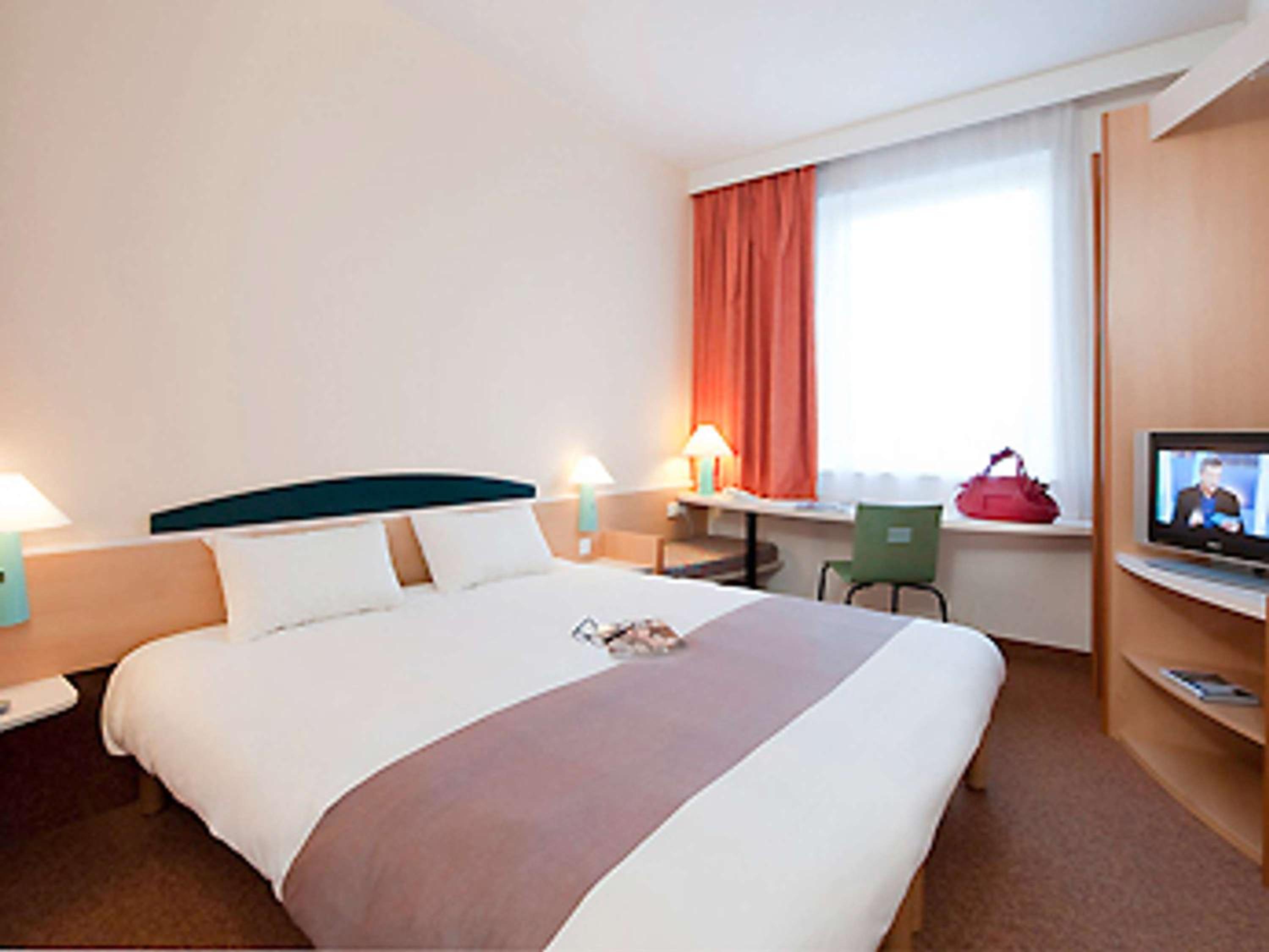 Double Room with new bedding - Photo 1