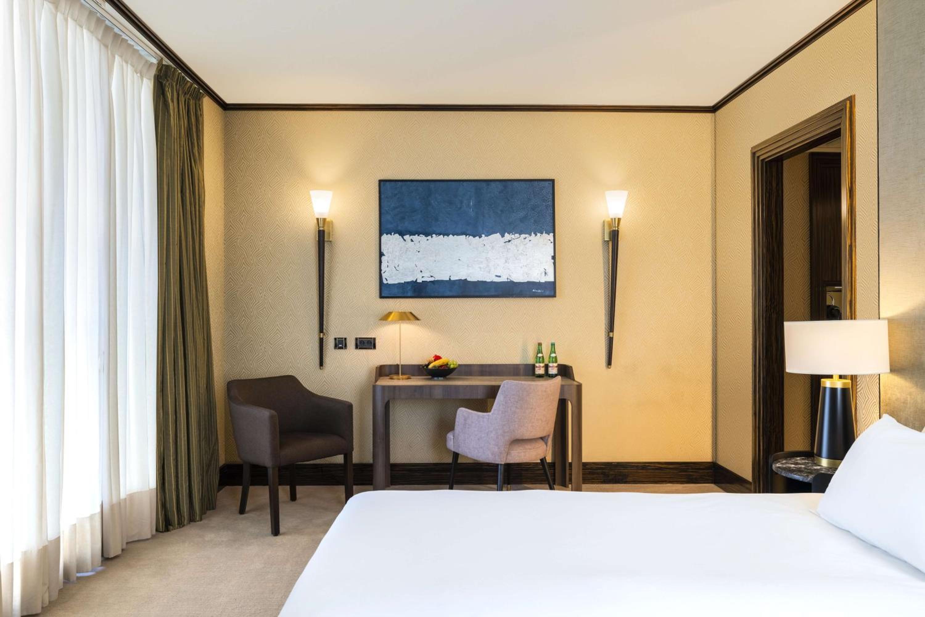 Premium Double Or Twin Room Free Parking Promo With Breakfast - Photo 3