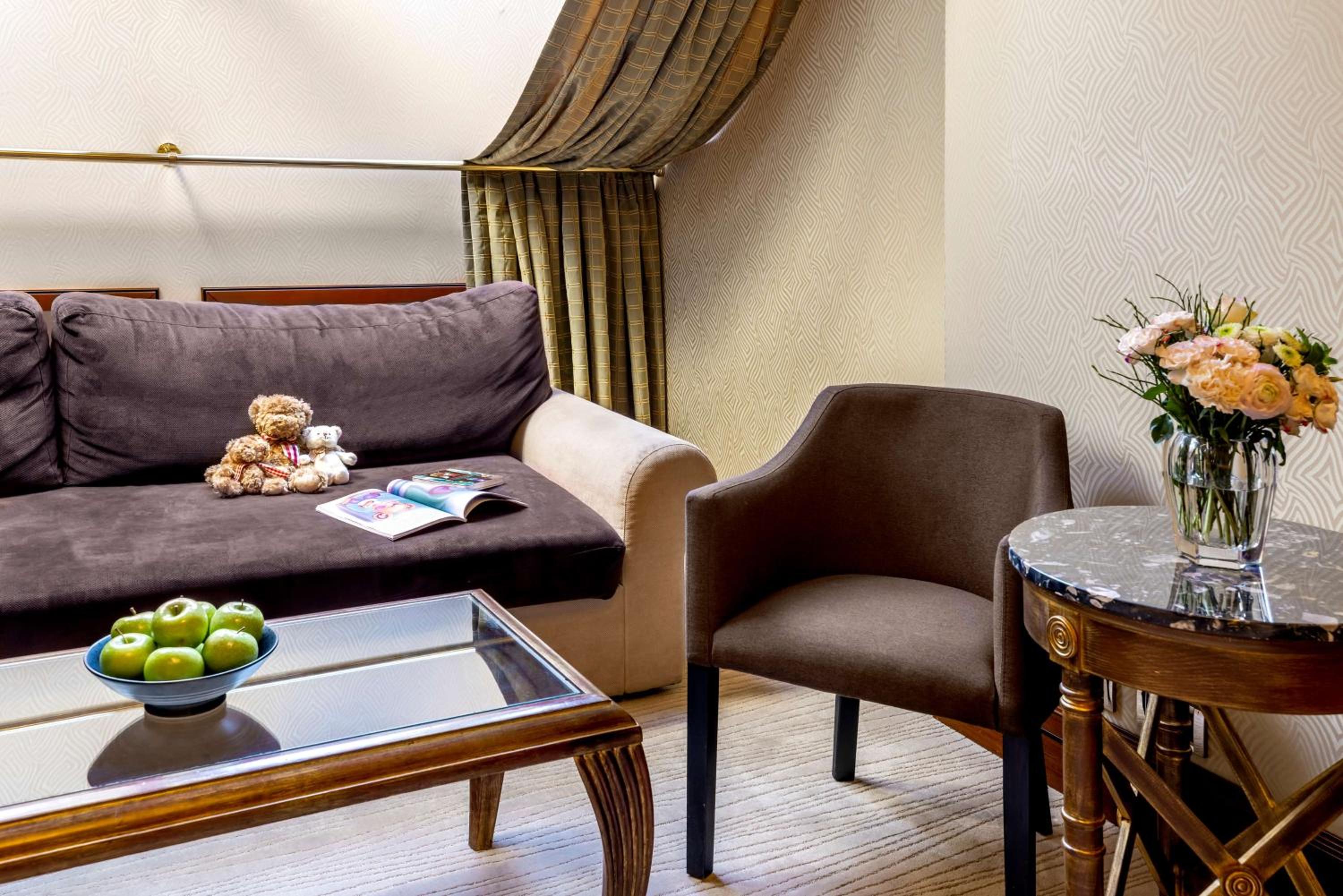 Family Suite Double Room thumbnail 6