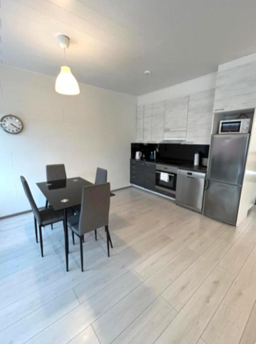 Three-Bedroom Apartment photo 2
