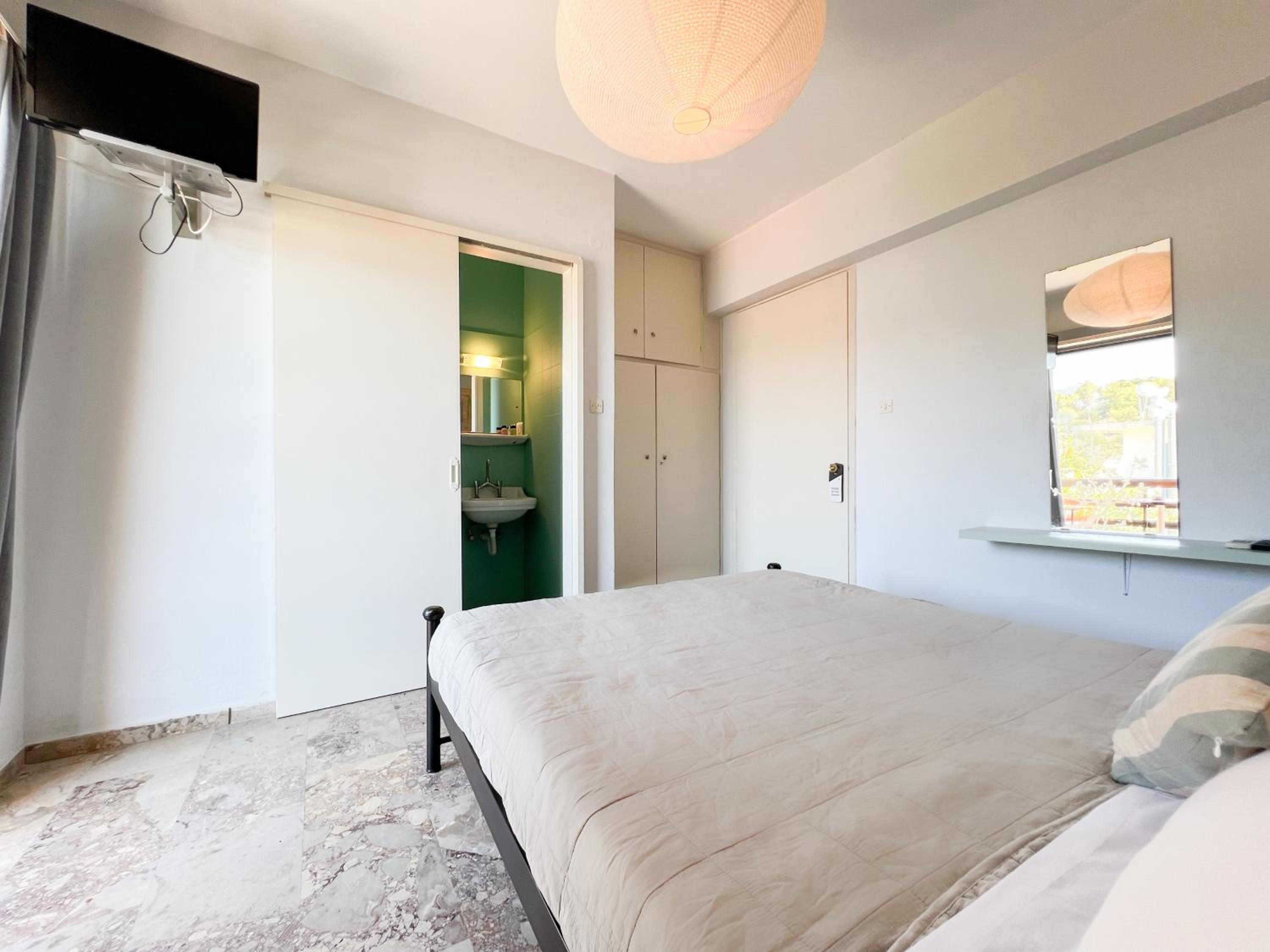 Standard Double or Twin Room with Sea View - Photo 9