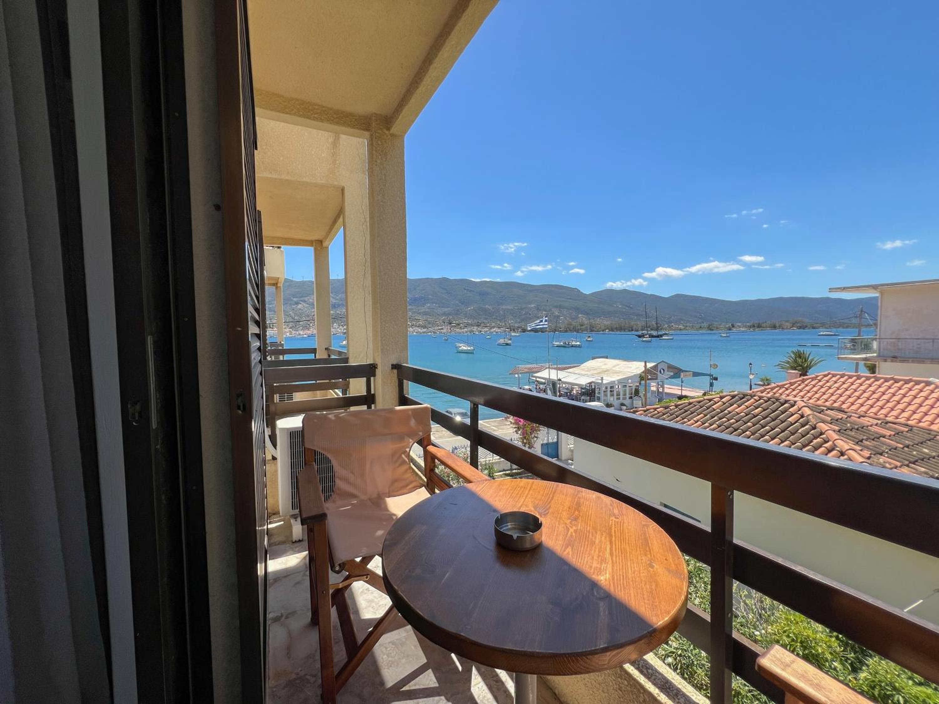 Standard Double or Twin Room with Sea View - Photo 10