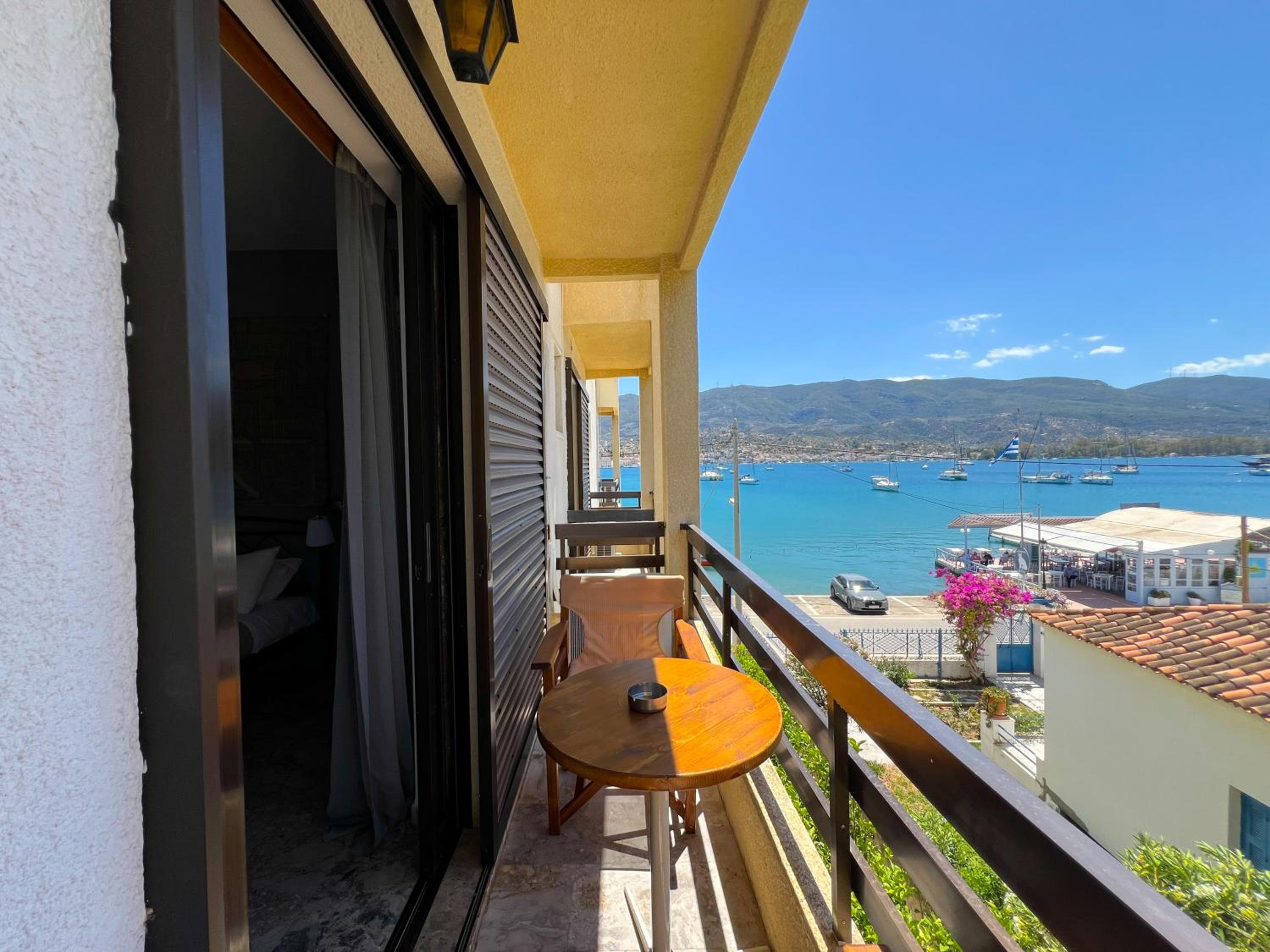 Standard Double or Twin Room with Sea View - Photo 22