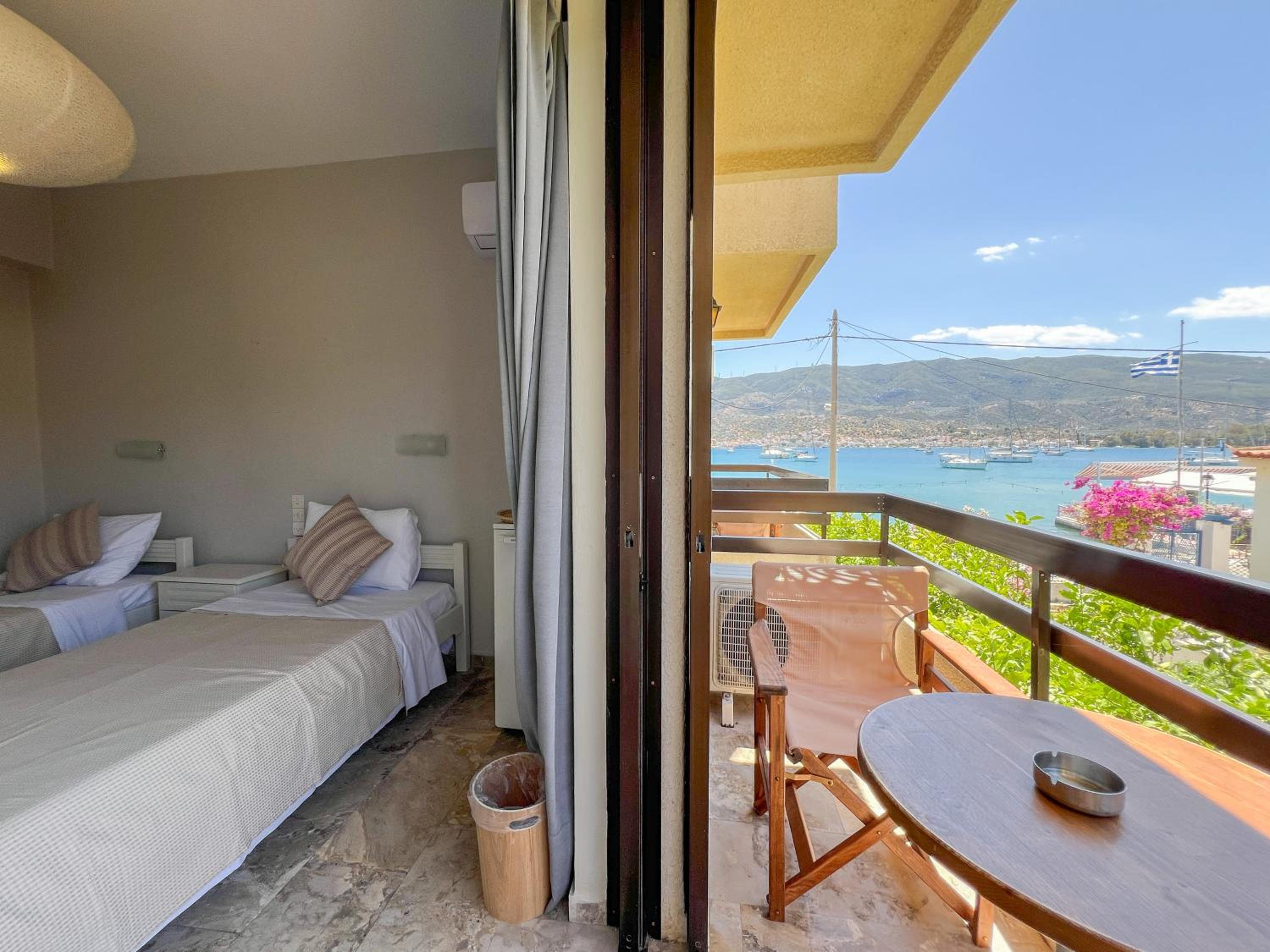 Standard Double or Twin Room with Sea View - Photo 19