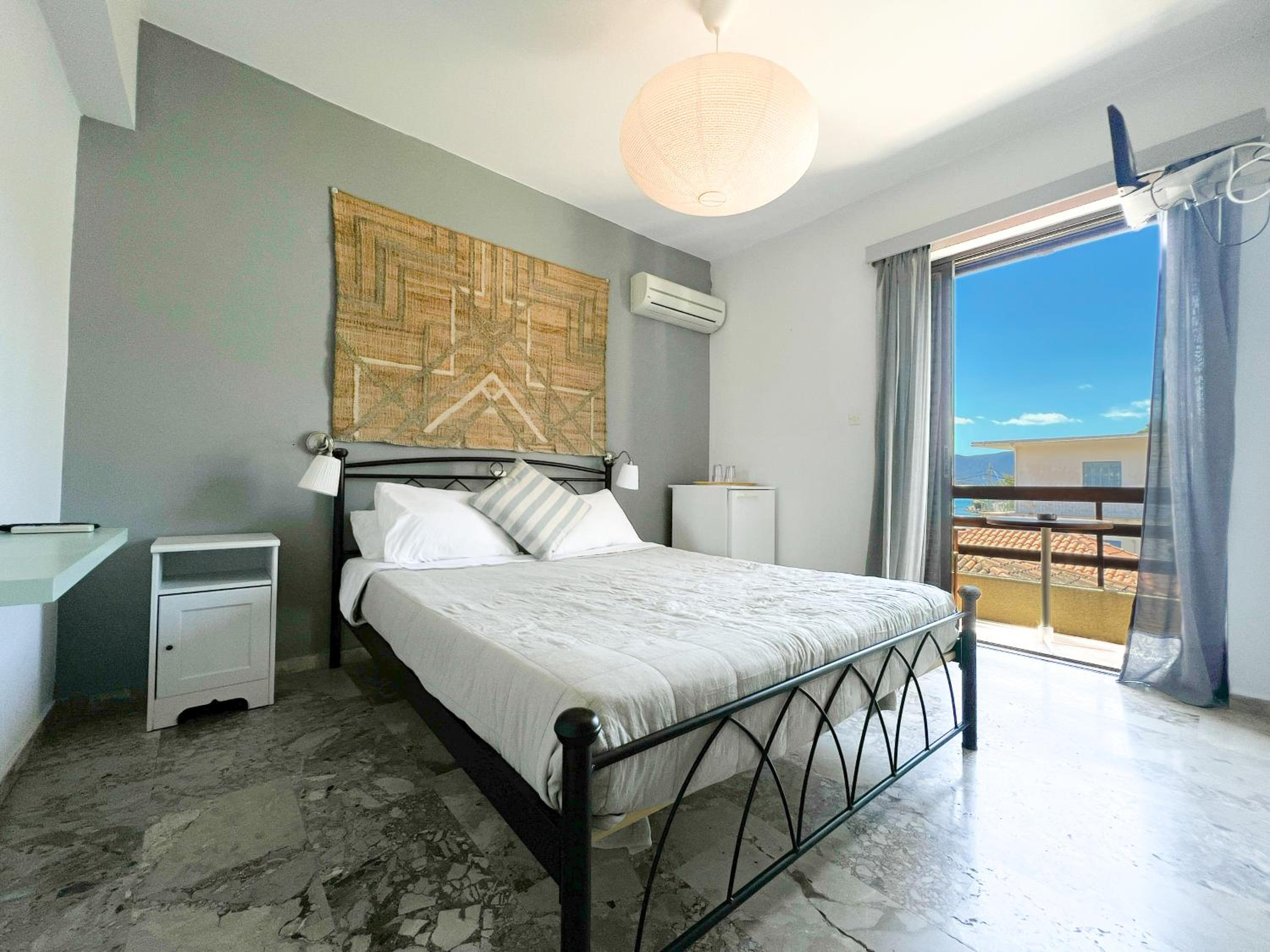 Standard Double or Twin Room with Sea View - Photo 21