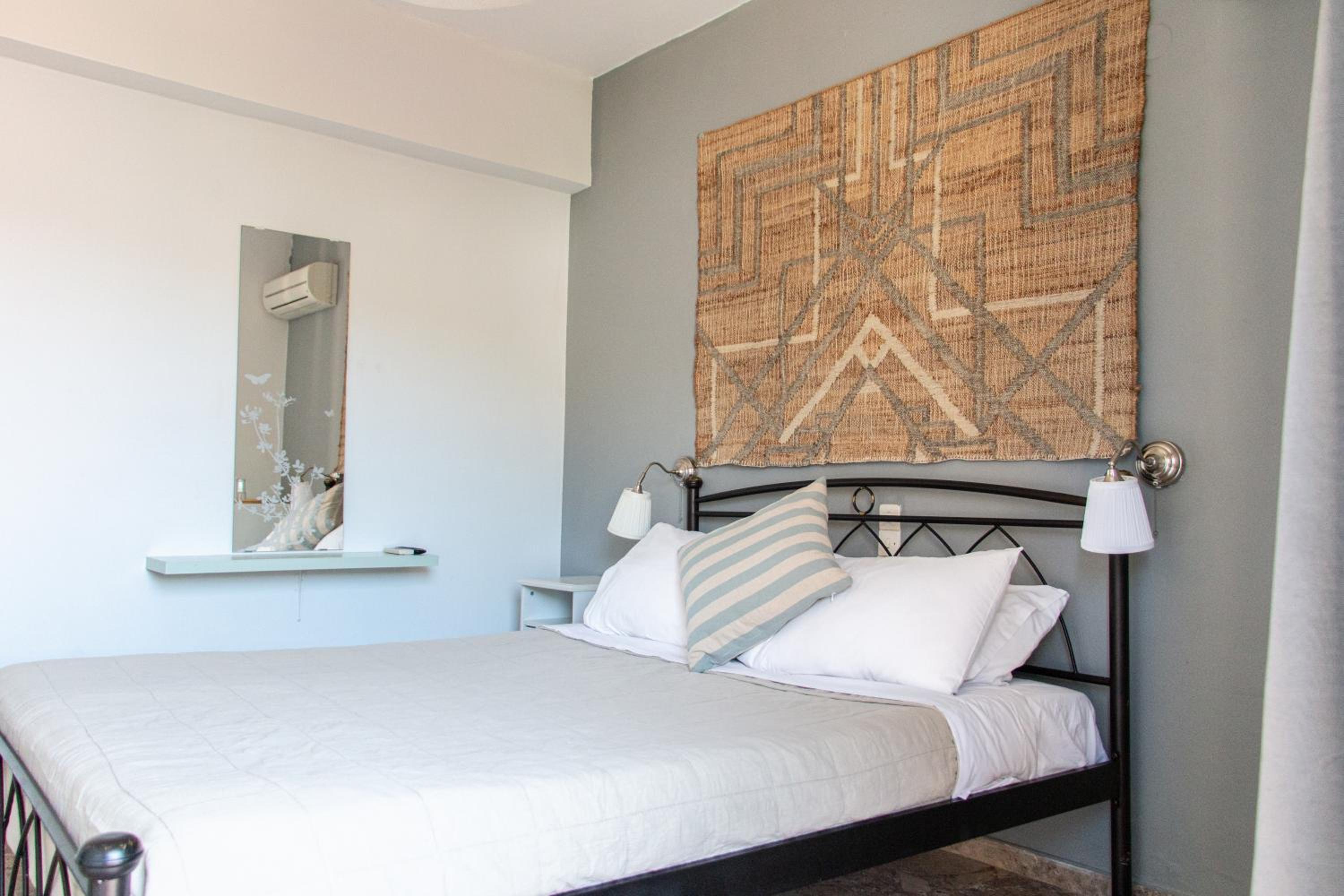 Standard Double or Twin Room with Sea View - Photo 12