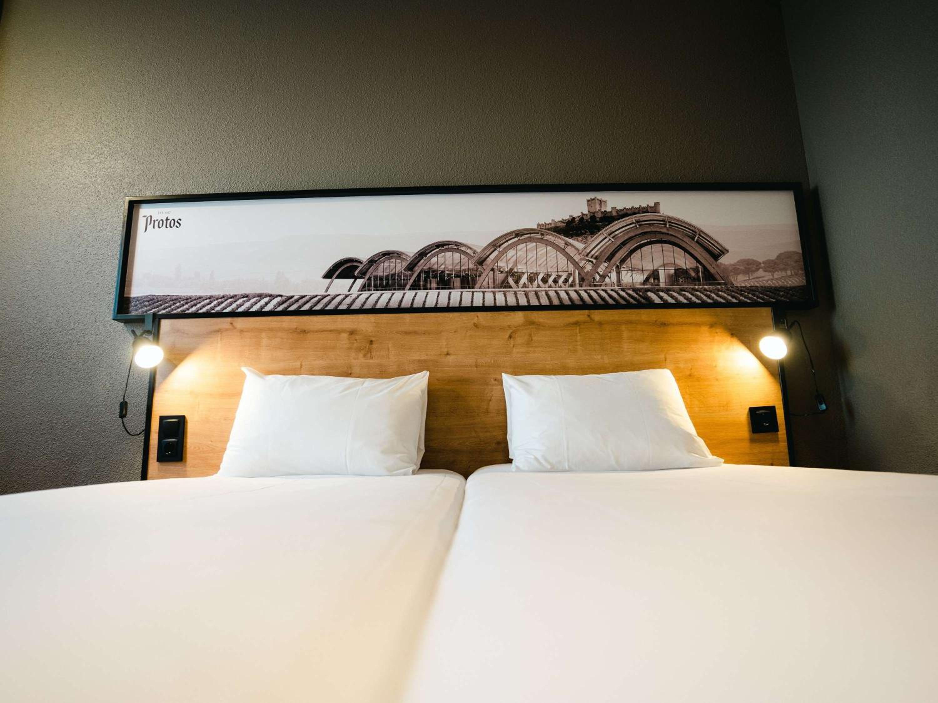 Standard Twin Room - Photo 1