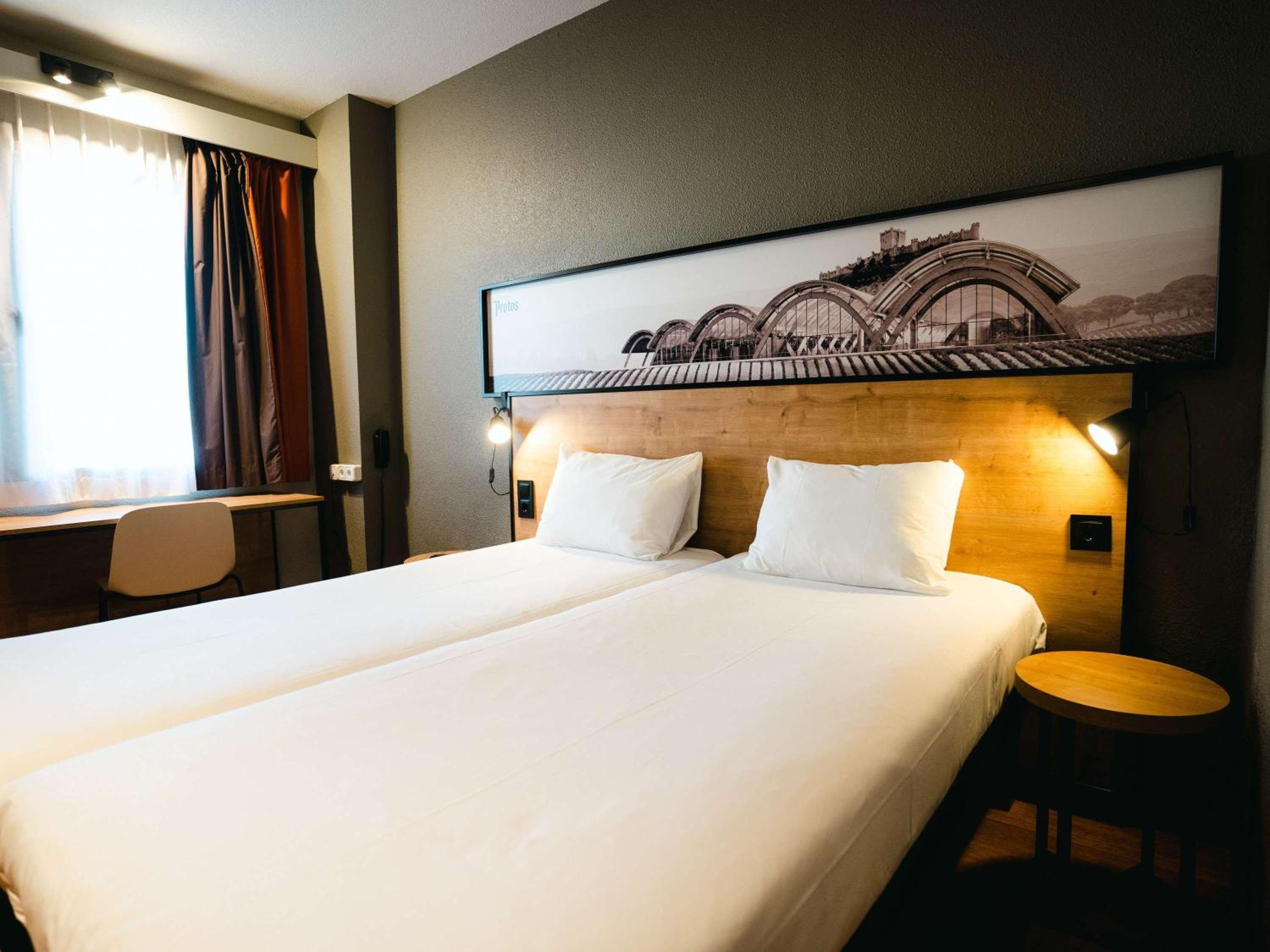 Standard Twin Room - Photo 2