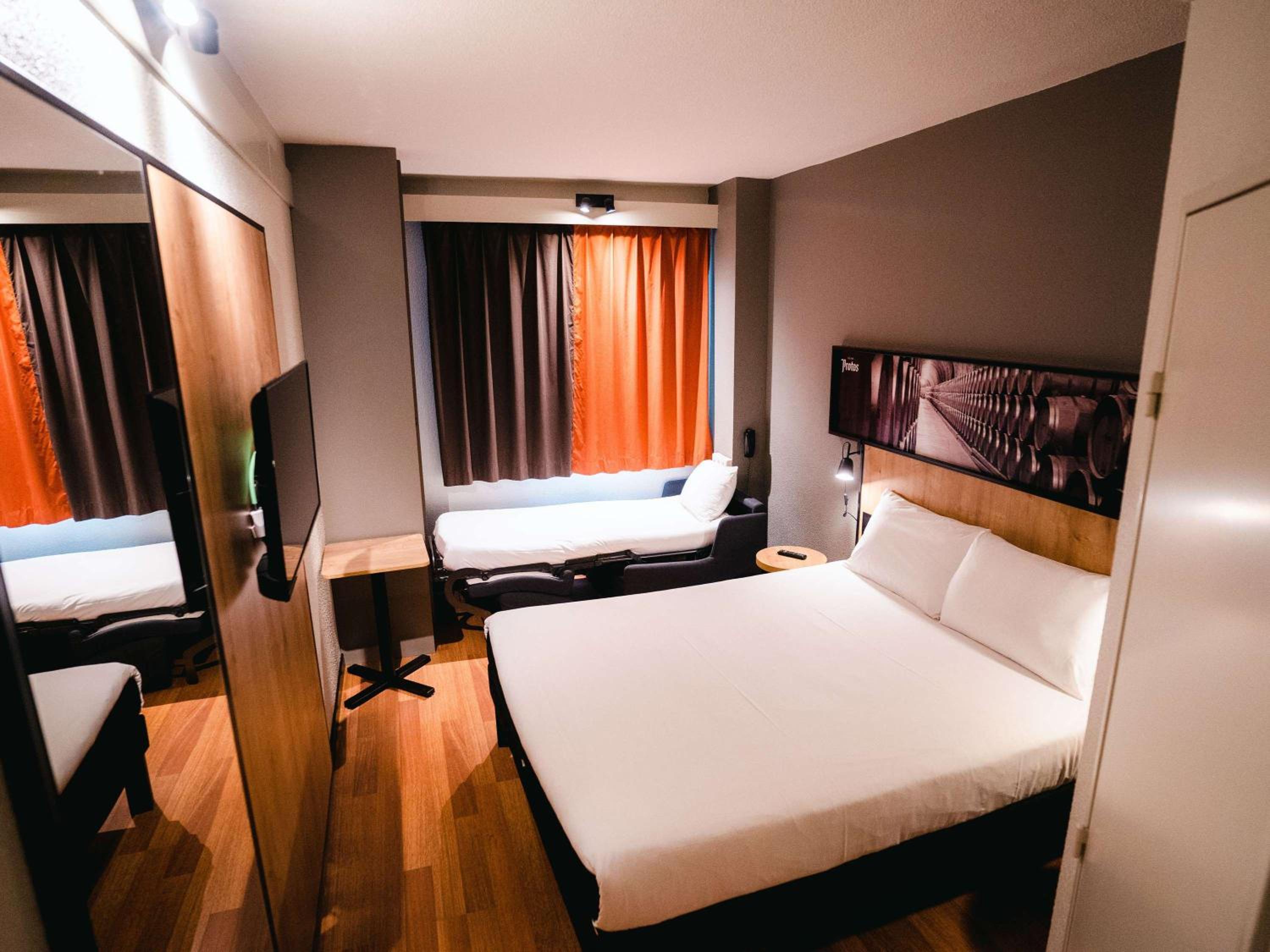 Double Room with Extra Child Bed photo 2