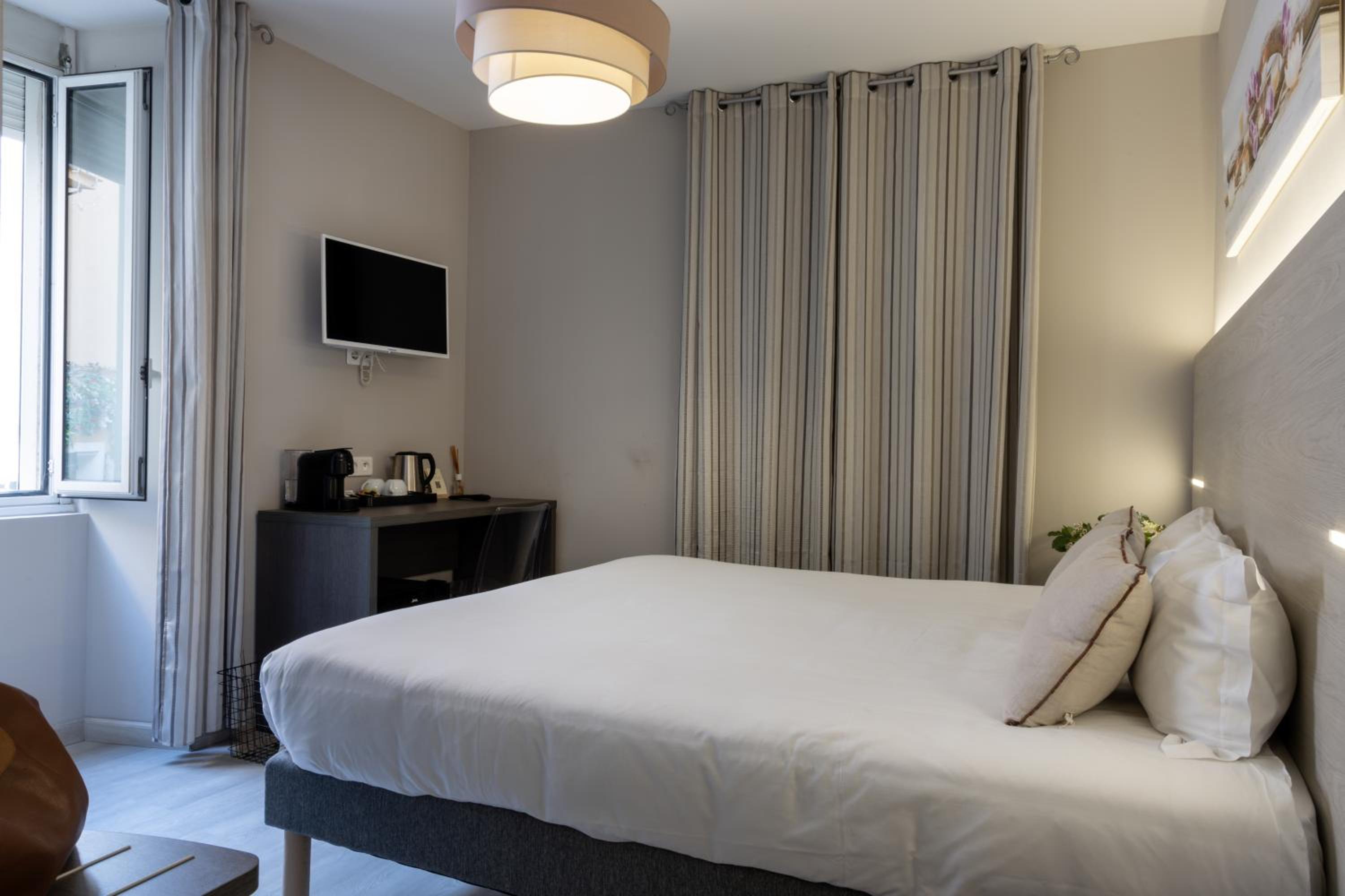 Superior Double Room - Photo 2