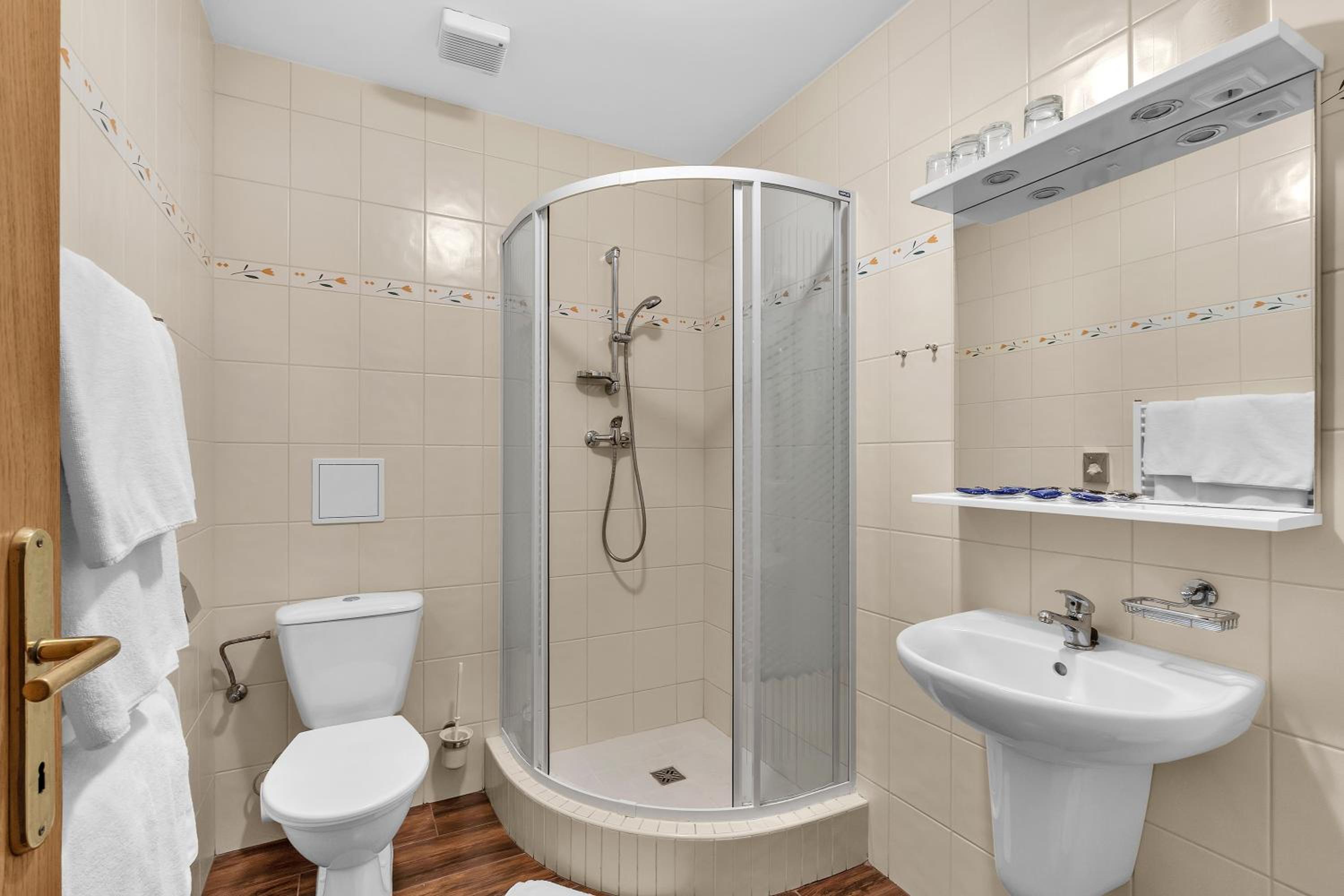 Quadruple Room - Photo 4