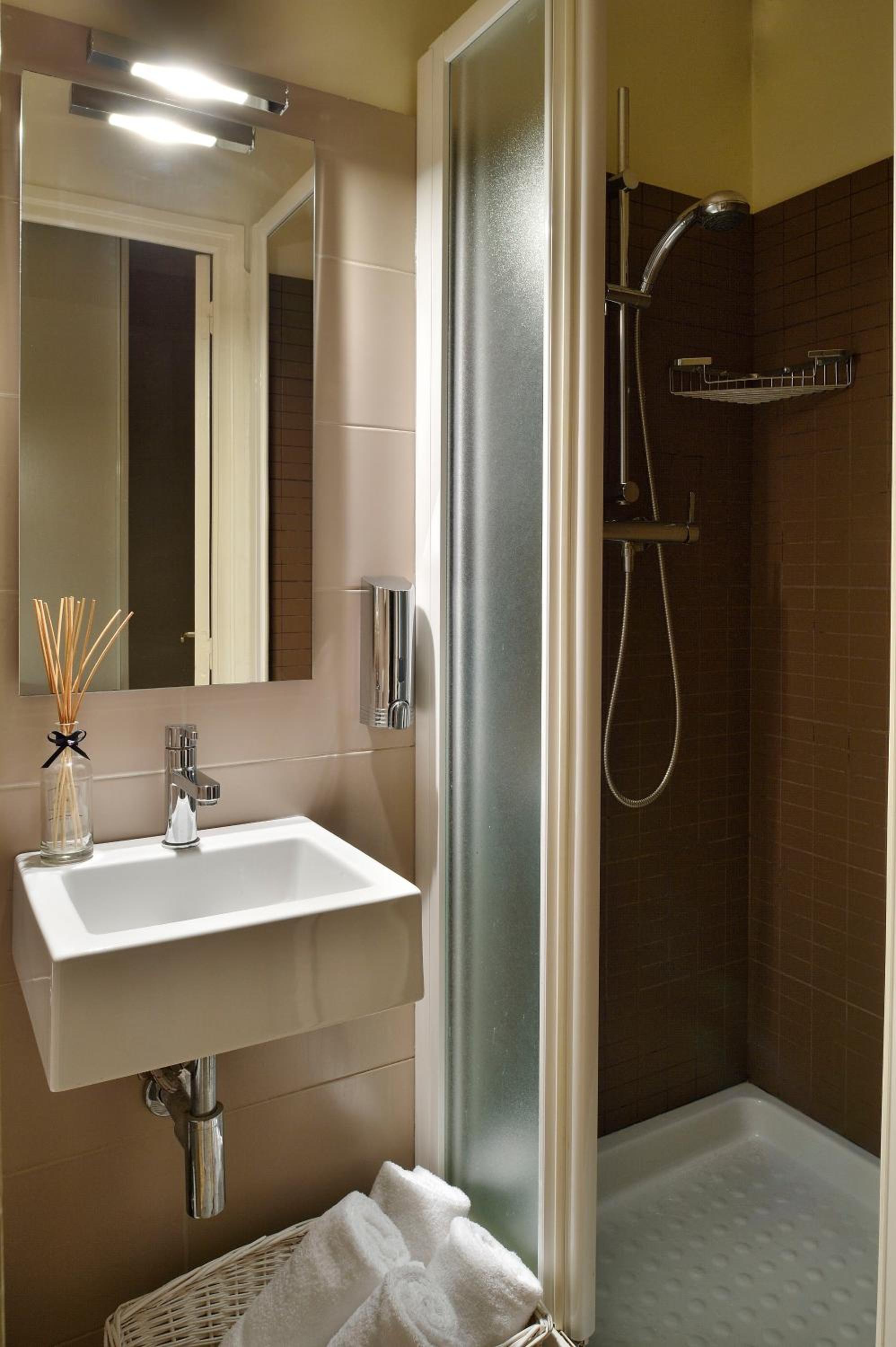 Standard Double Room - Photo 2