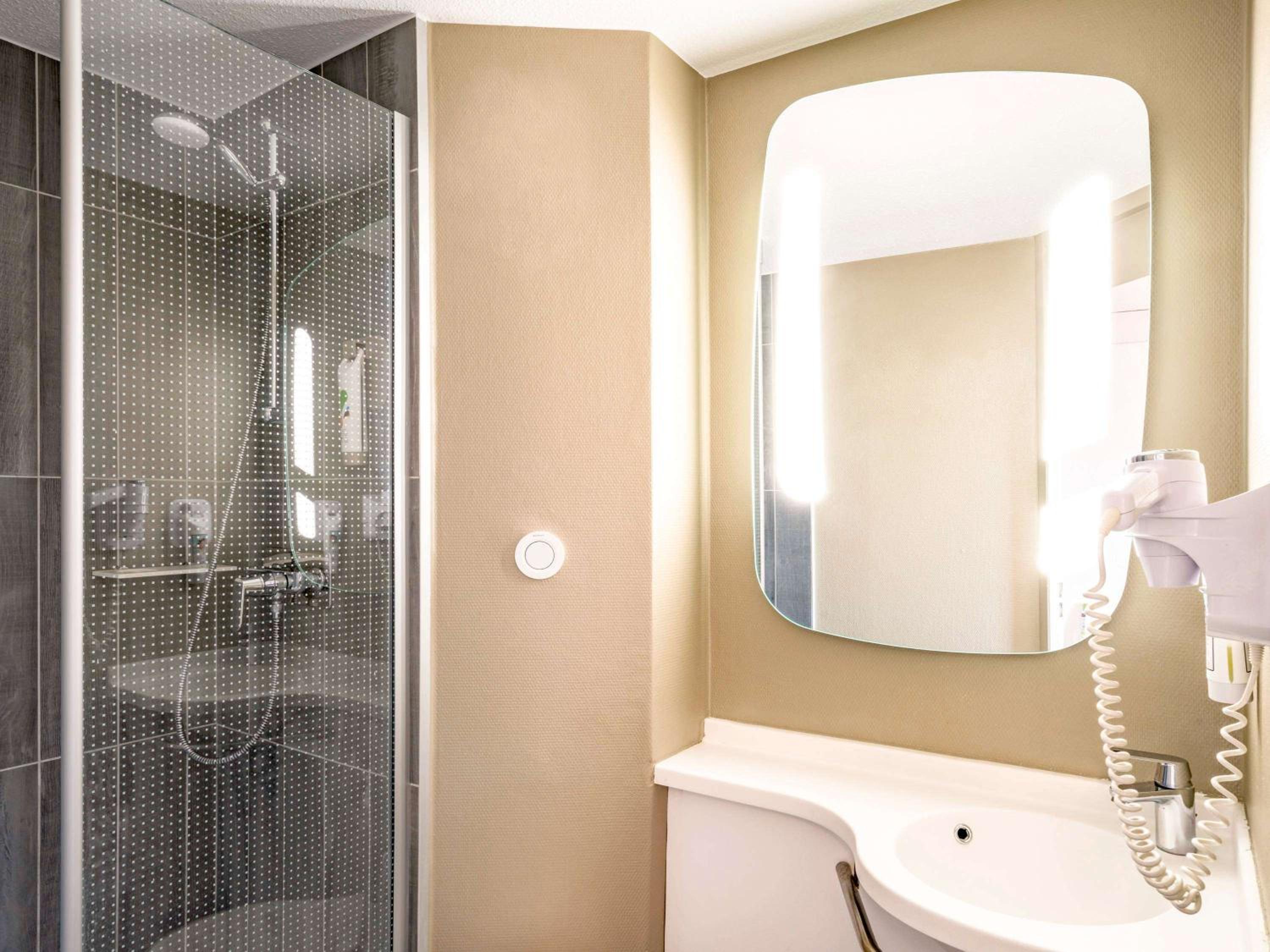 Standard Double Room - Photo 4