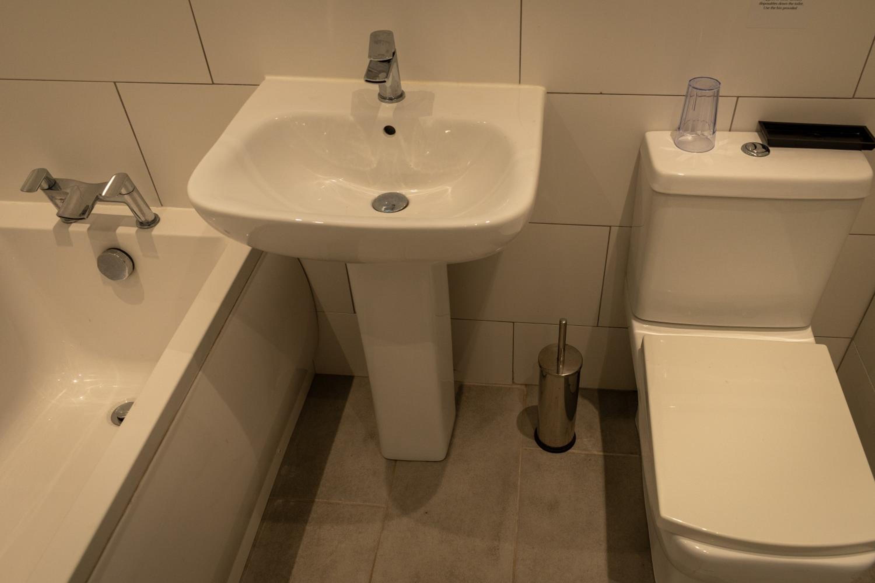 Twin Room - Photo 5