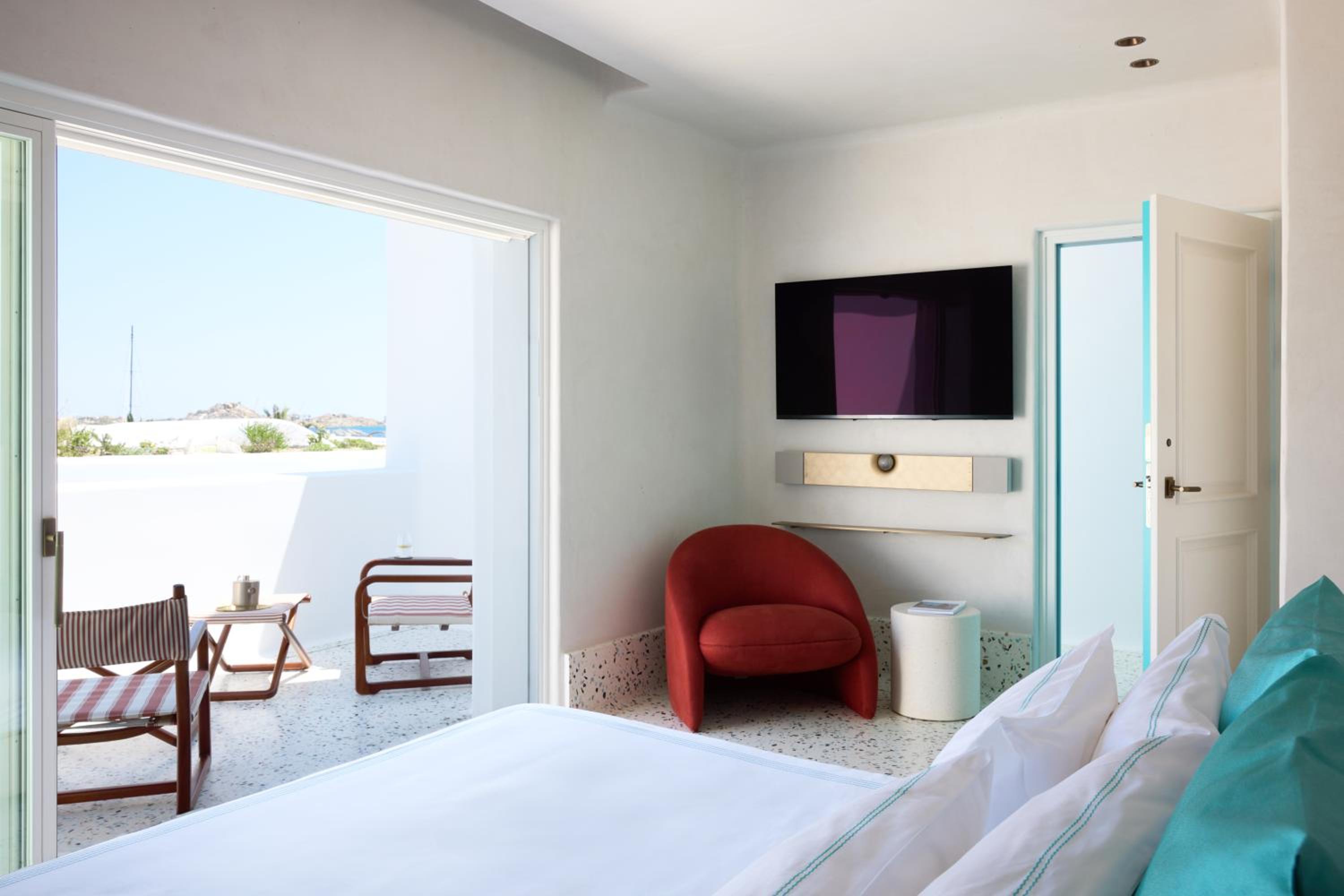 Deluxe Double Room with Balcony - Photo 14