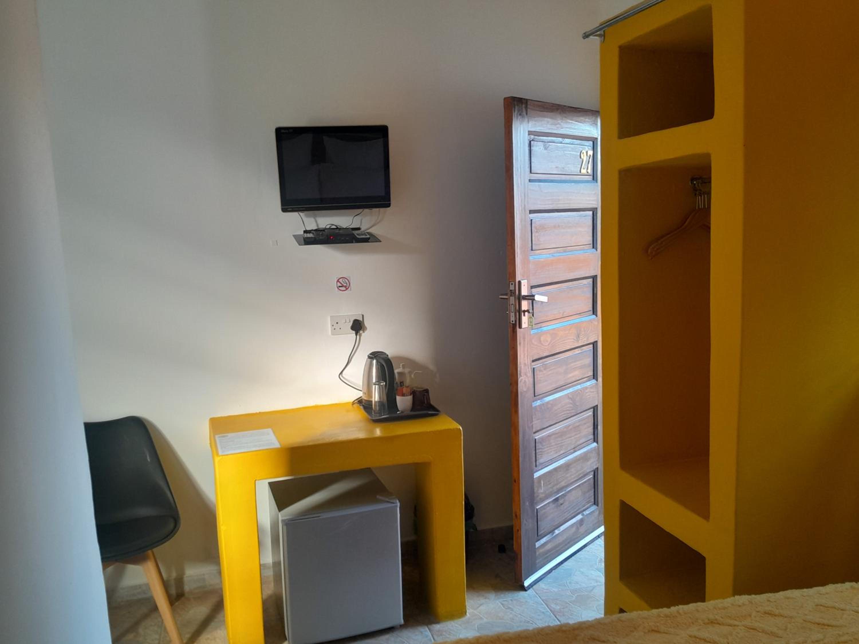 Standard Queen Room