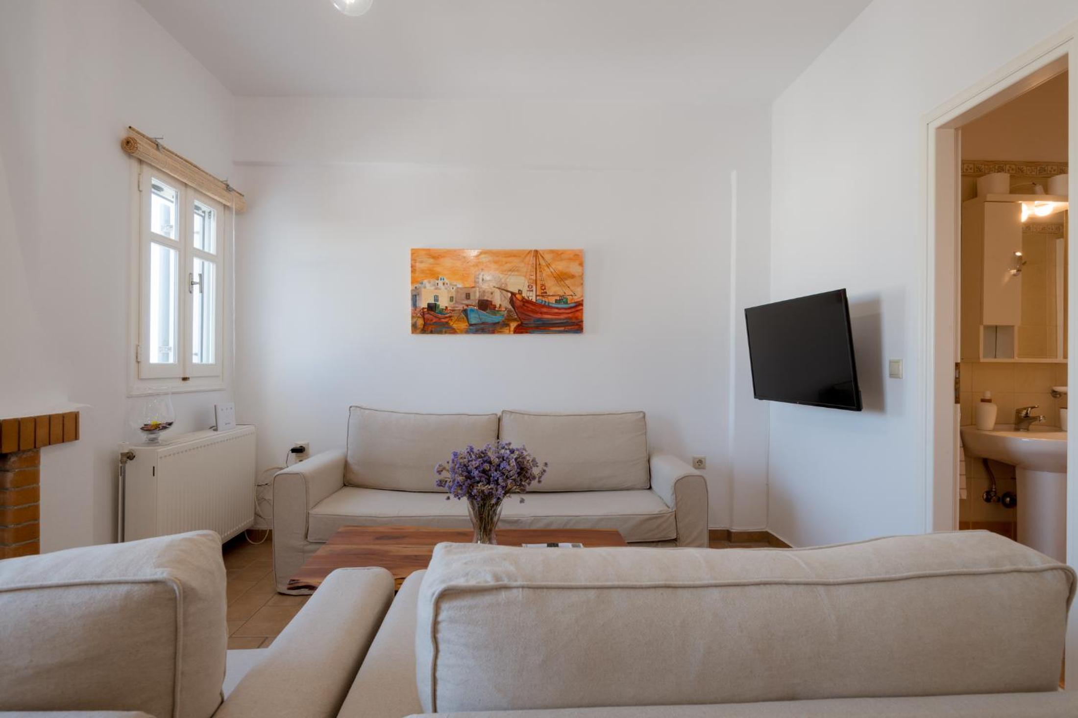 Three-Bedroom House photo 3
