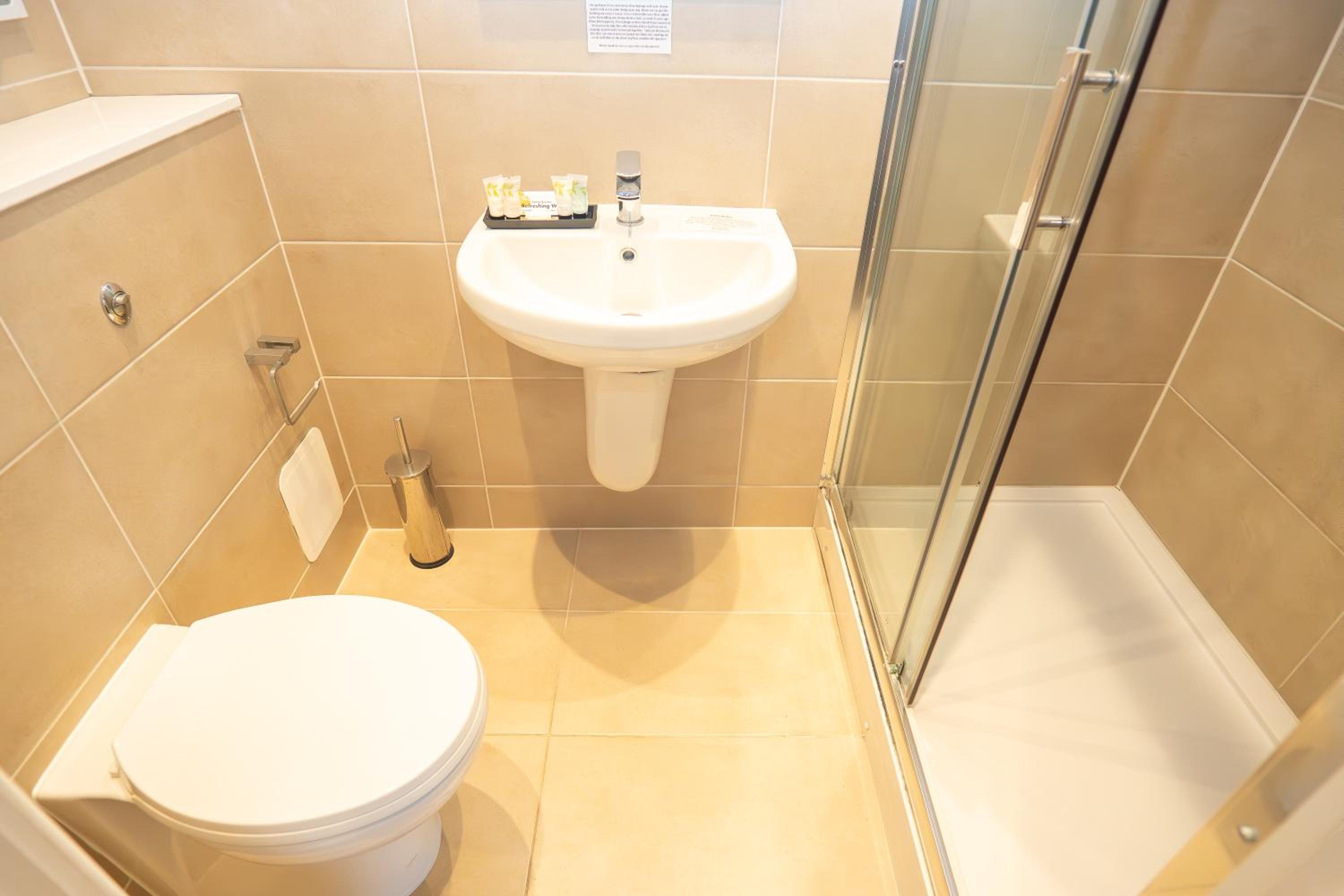 Budget Double Room - Photo 5