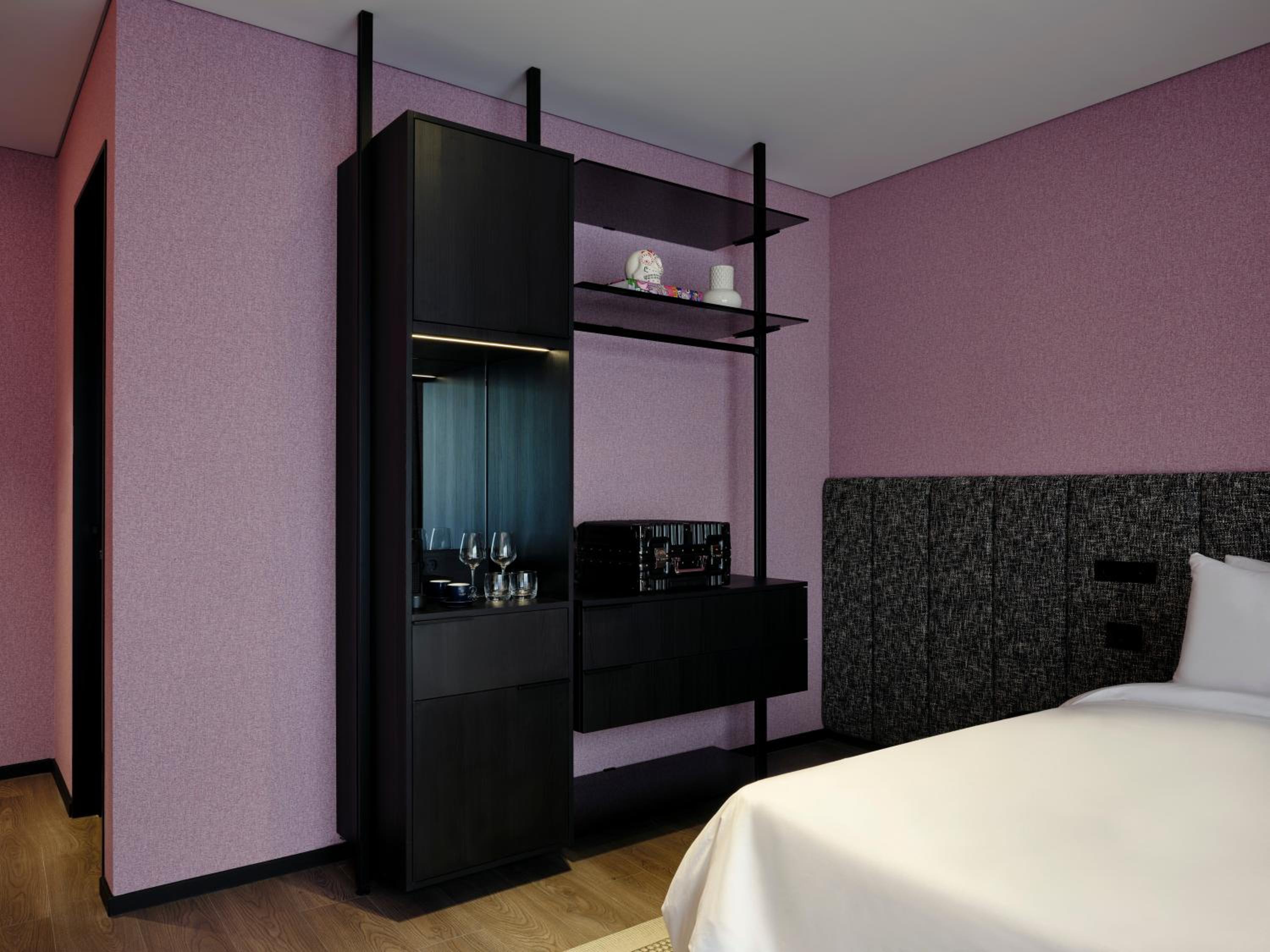 Suite with Hot Tub photo 2