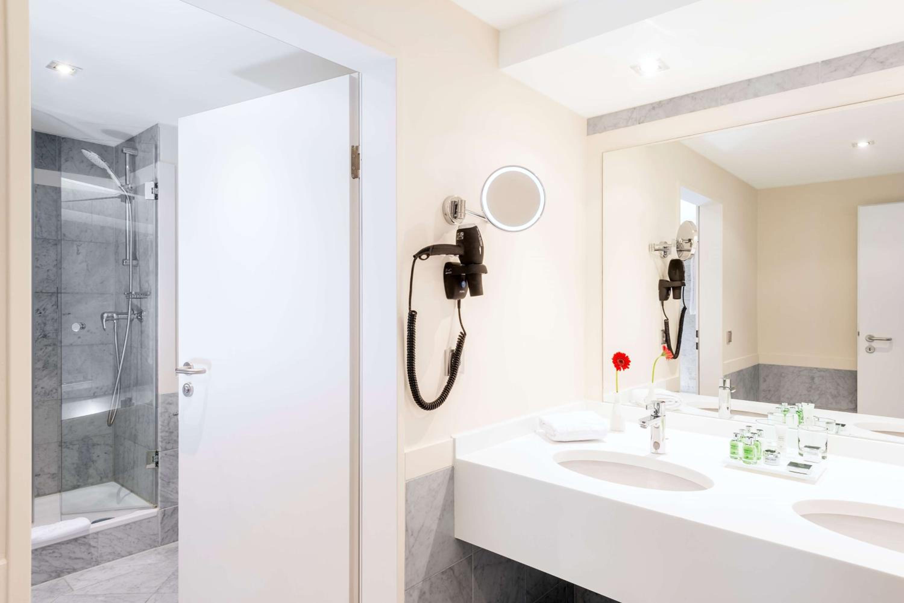 Superior Double Room with Park View - Photo 12