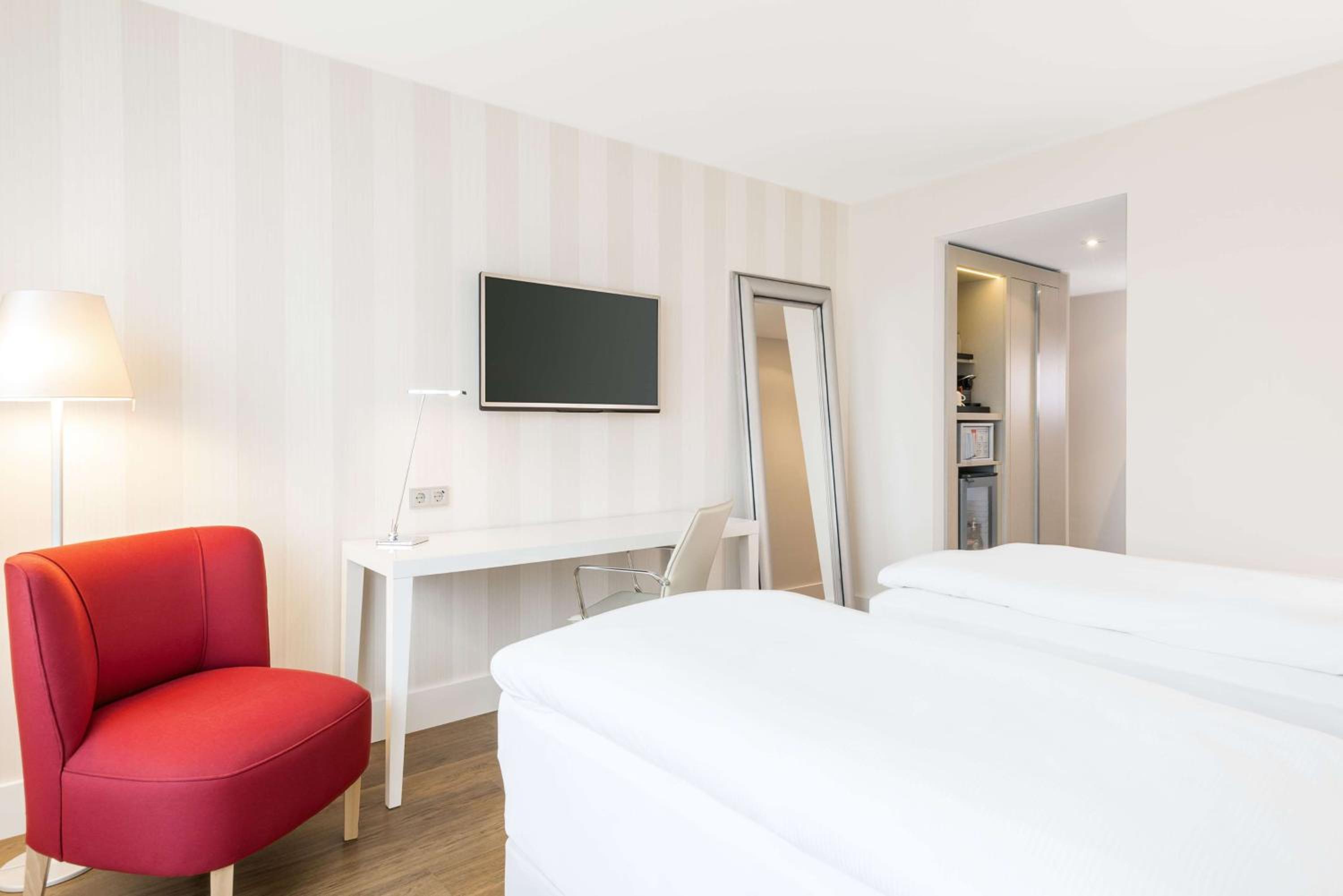 Superior Double Room with Park View - Photo 3