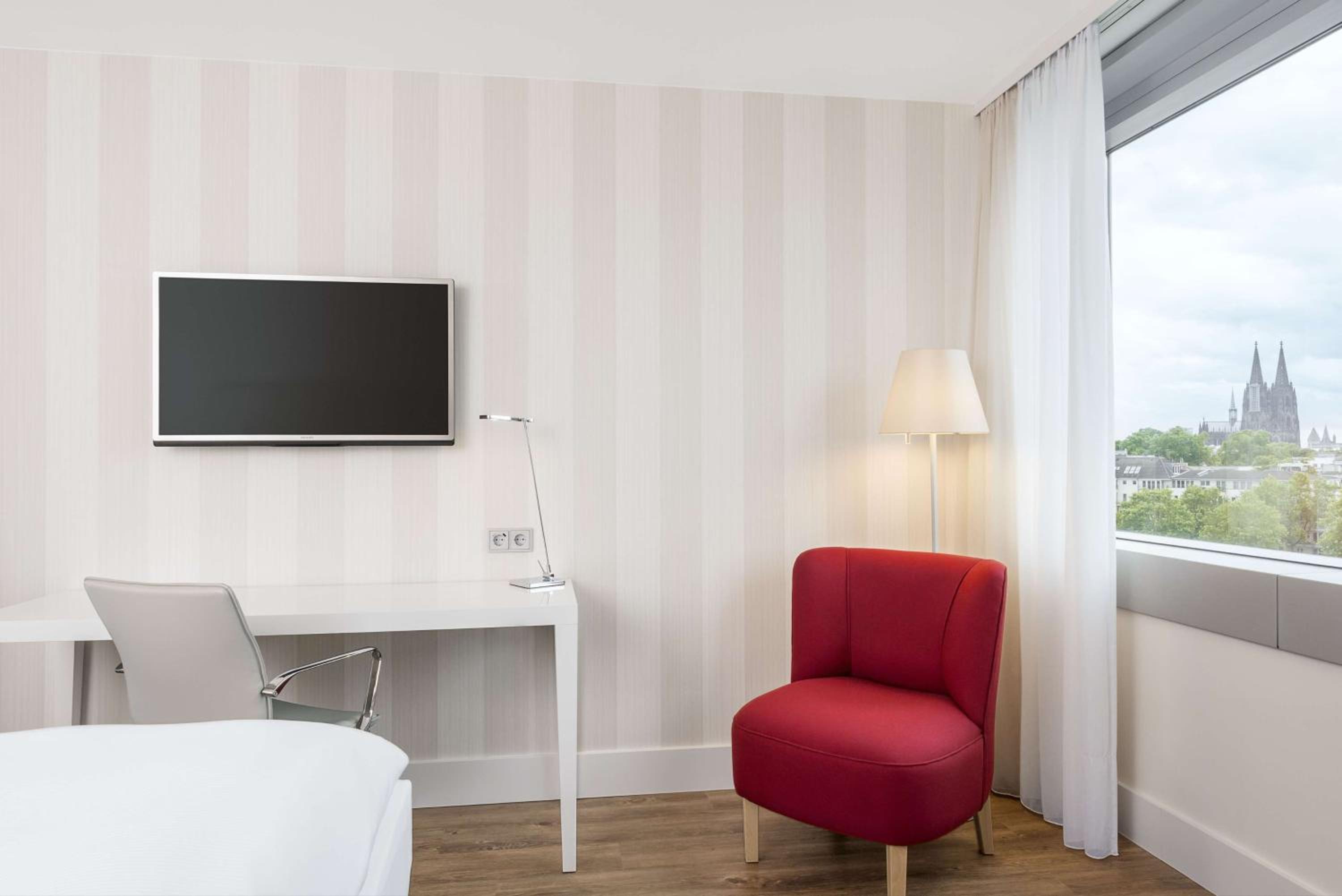 Superior Double Room with Park View - Photo 4