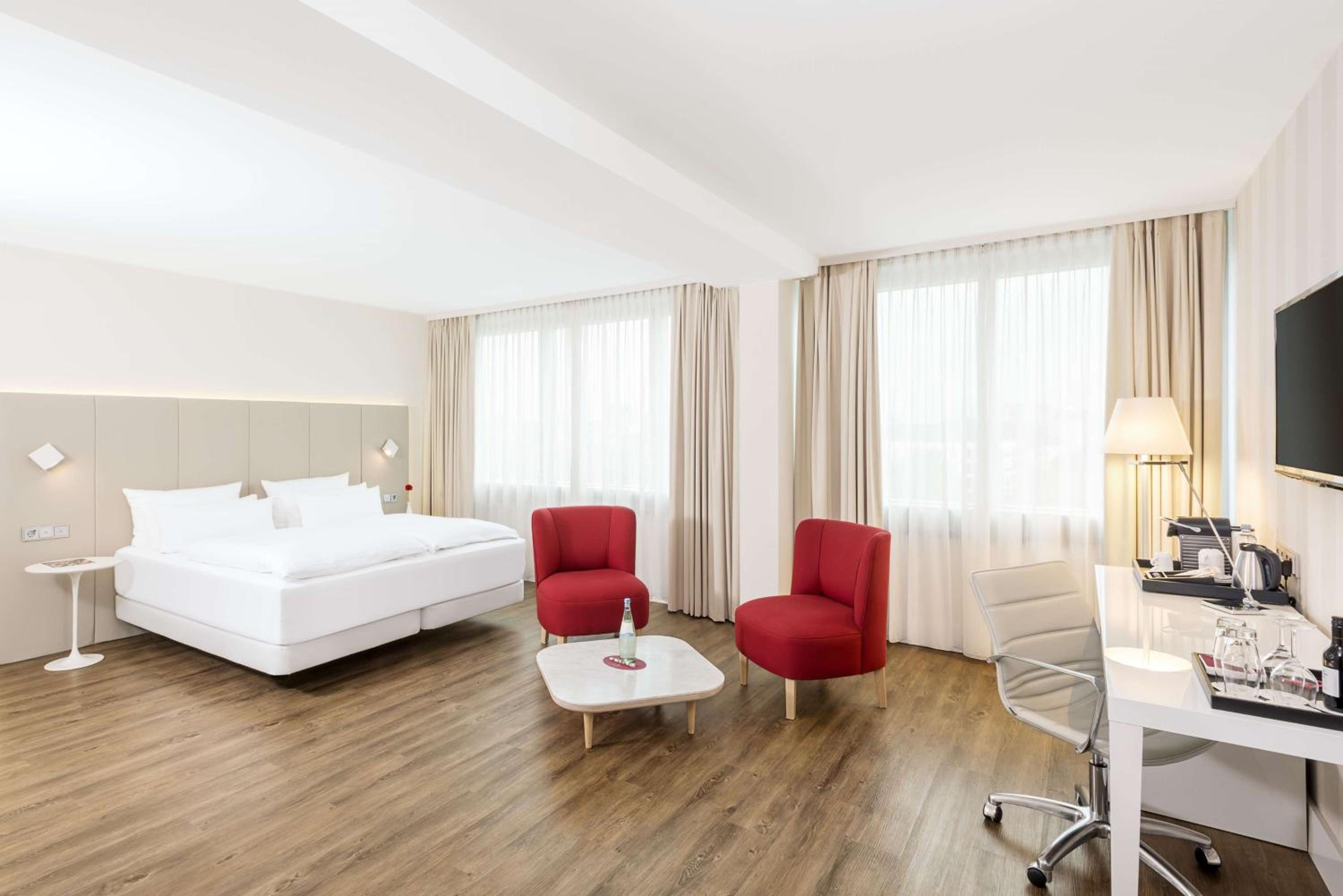 Premium Double or Twin Room with View - Photo 10
