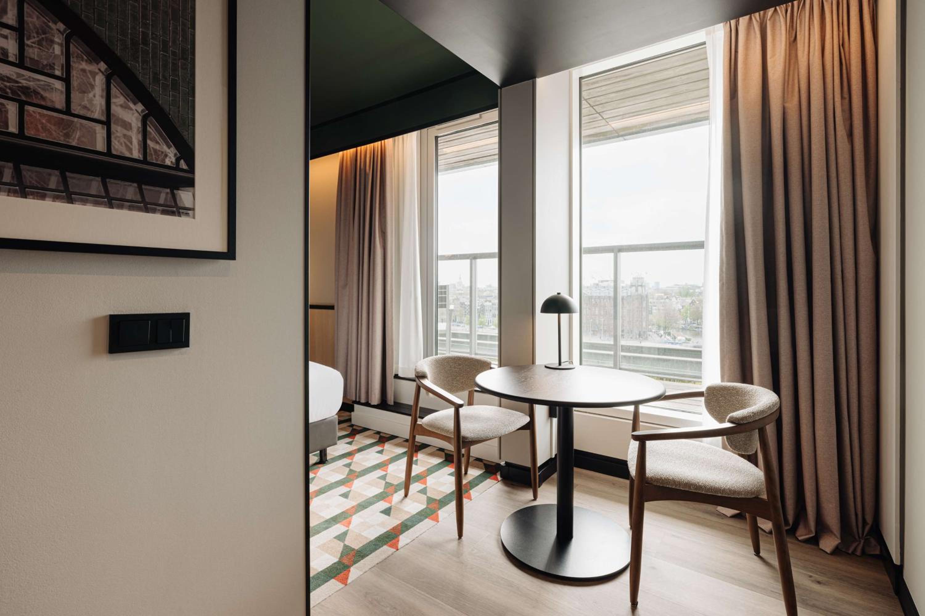 Deluxe Room with Balcony and City View photo 1
