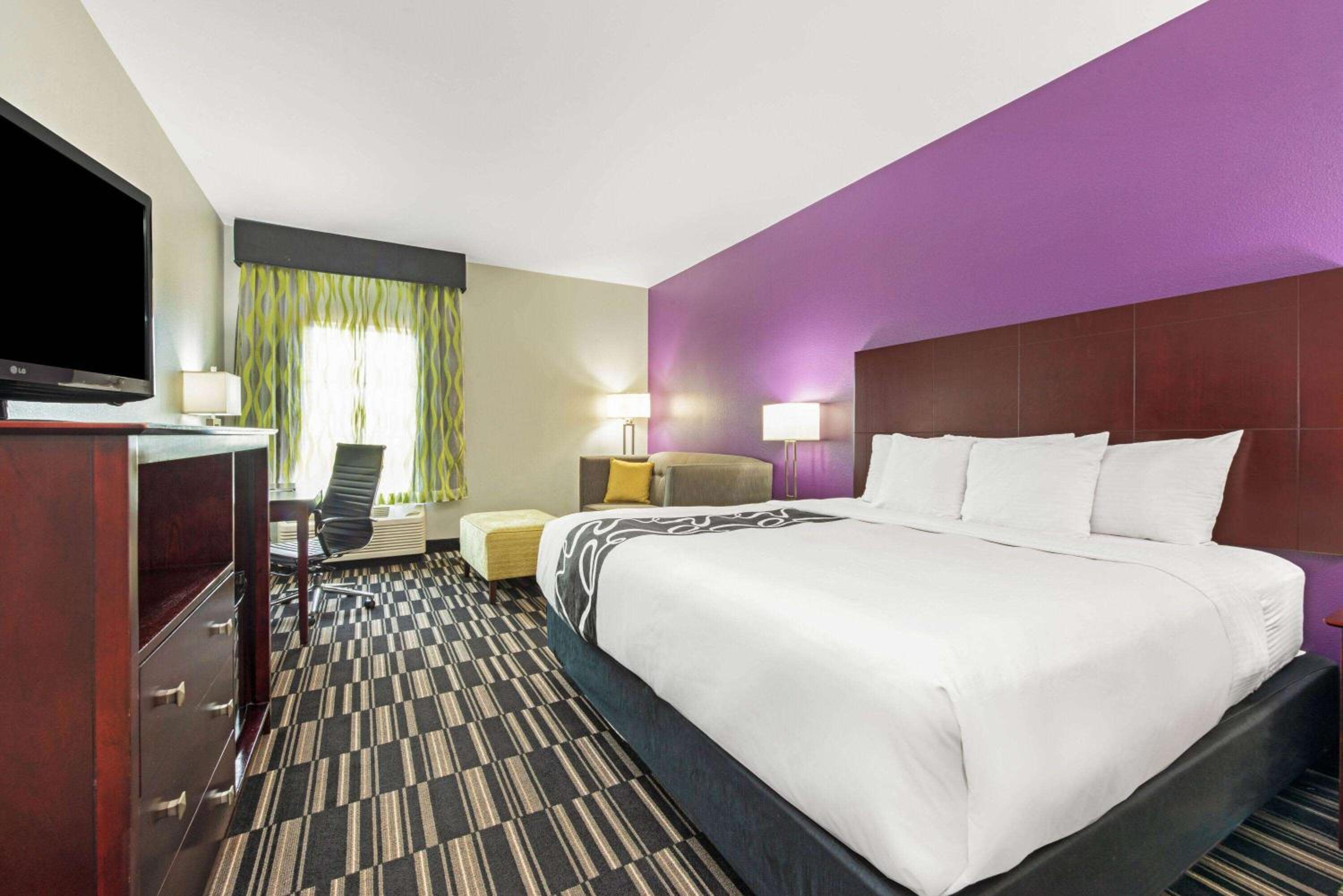 Deluxe King Room - Photo 1