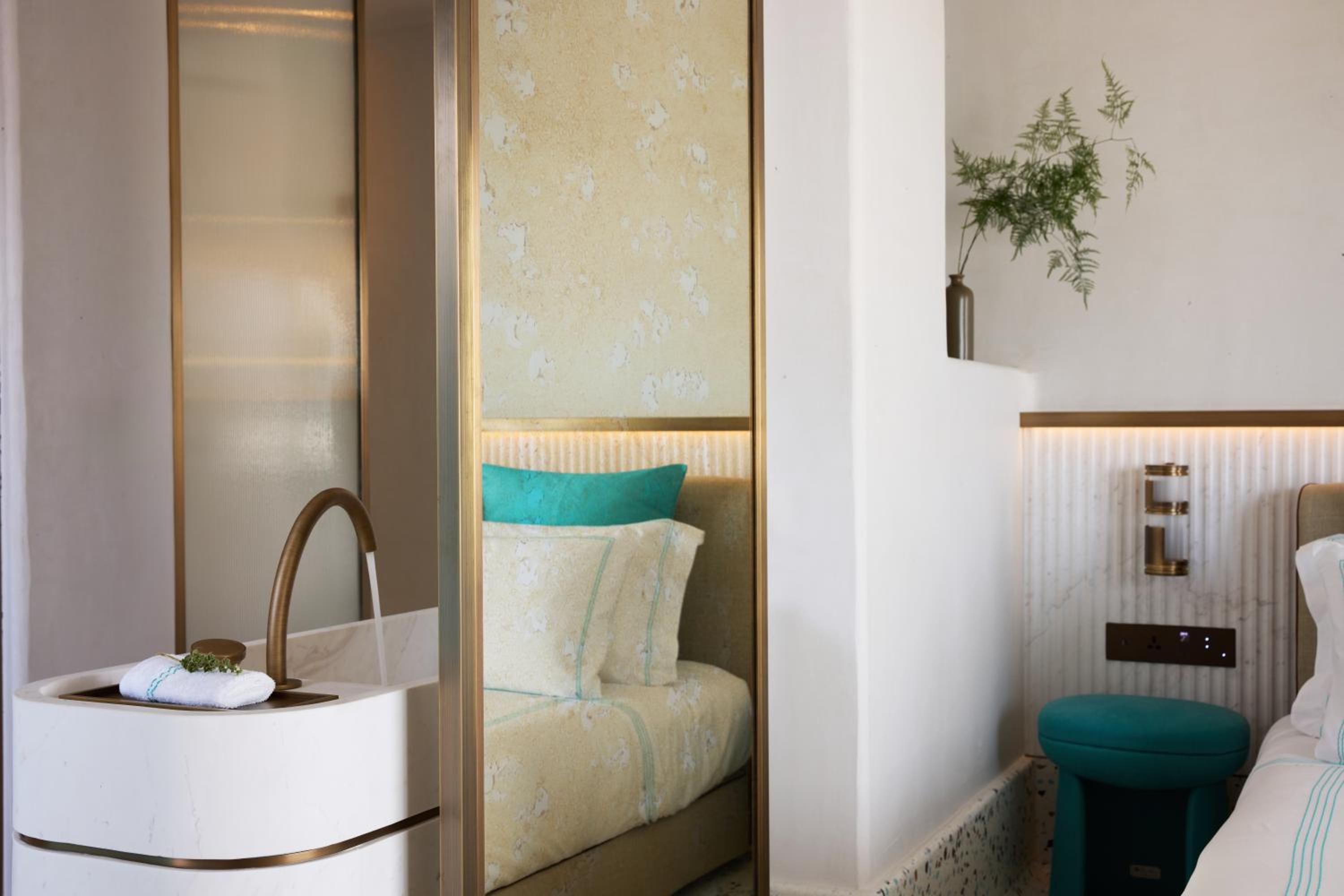 Junior Suite with Balcony - Photo 1