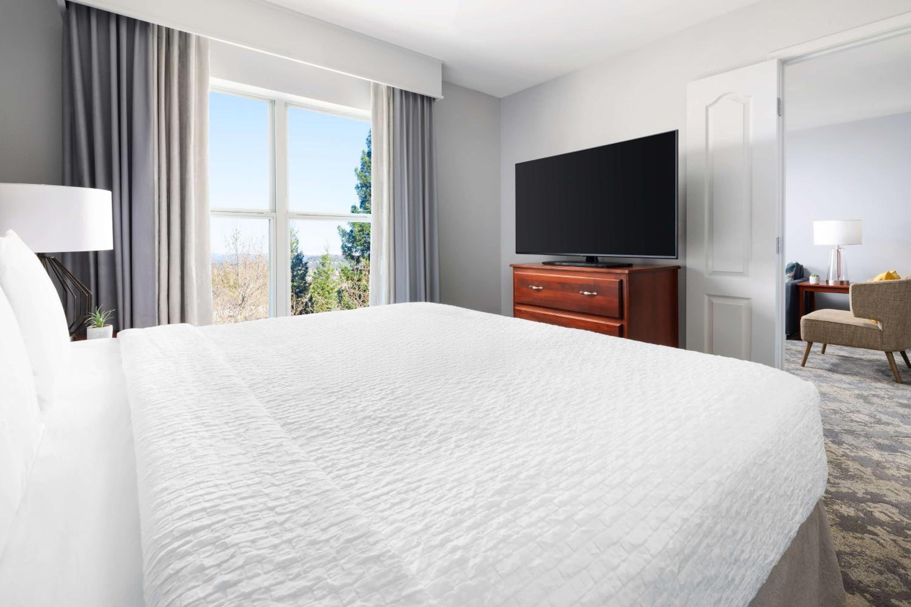 One-Bedroom King Suite - Non-Smoking - Photo 9