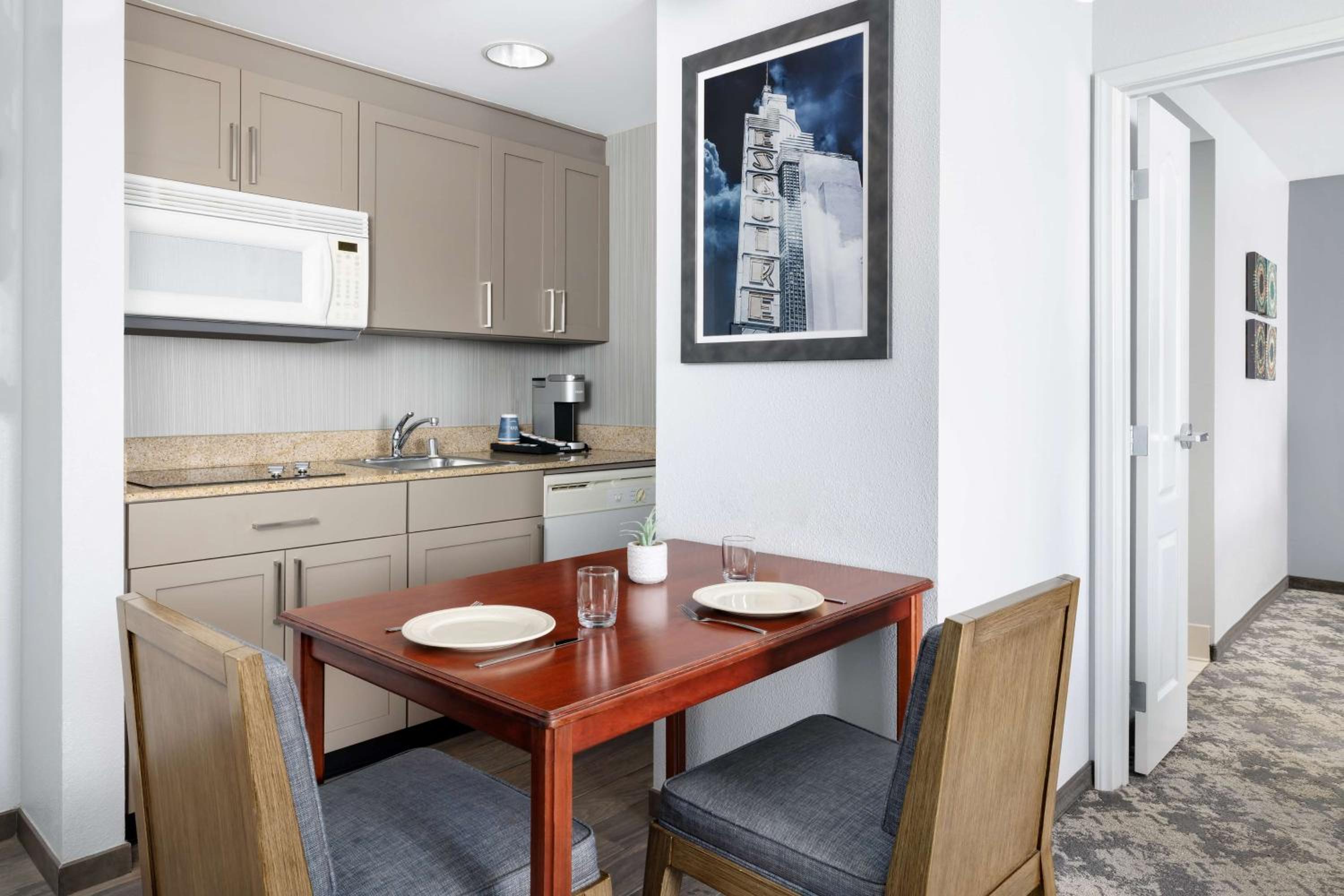 One-Bedroom King Suite - Non-Smoking - Photo 5