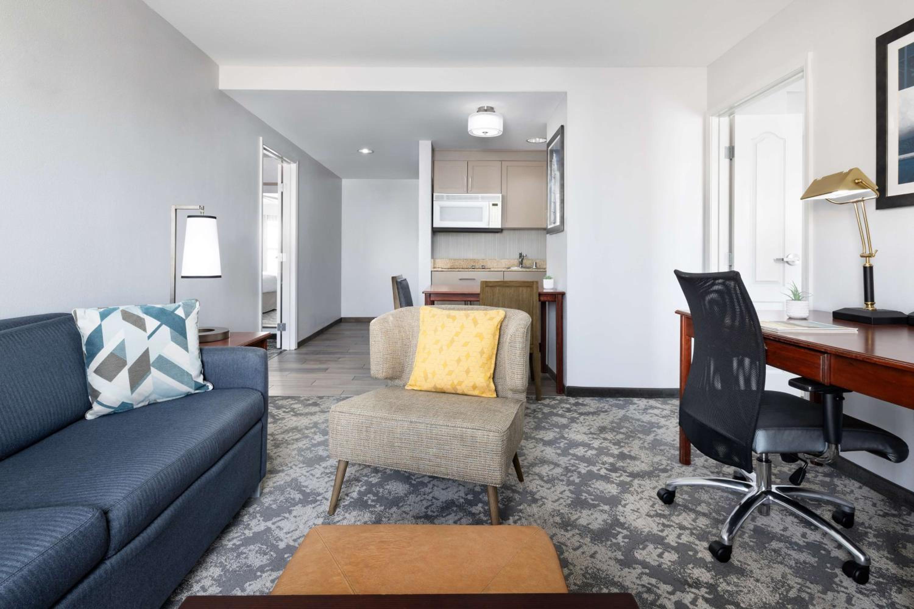 Two Bedroom Suite with One King and Two Queen Beds - Non-Smoking - Photo 7